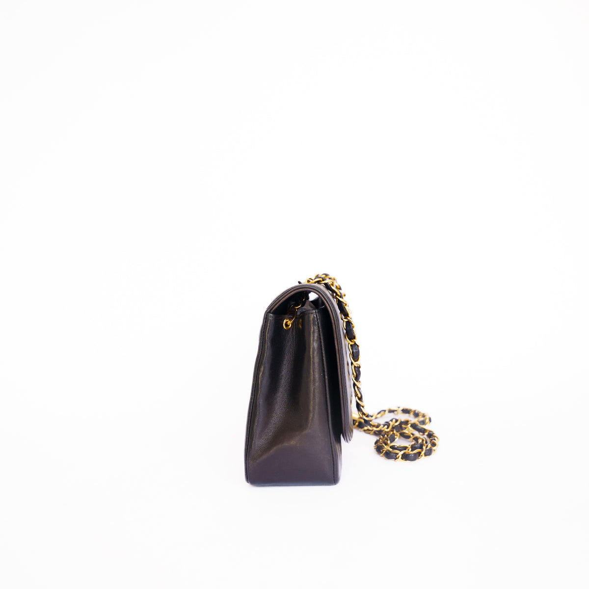 Chanel Black Quilted Lambskin Vintage Medium Diana Classic Single Flap Bag 210726Y20