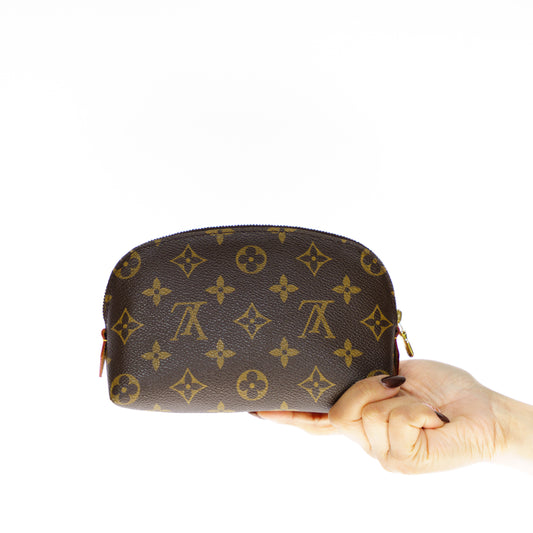 Louis Vuitton Cosmetic Pouch in Monogram Canvas 221025B159