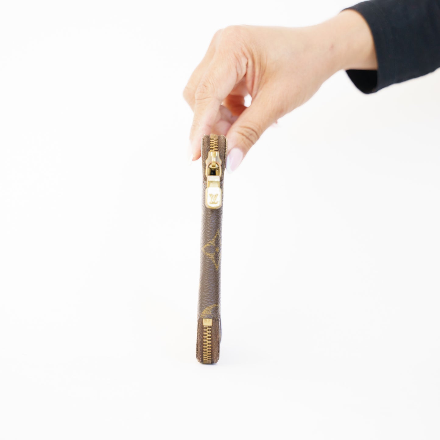 Louis Vuitton Zippered Key Holder in Monogram 230426A19