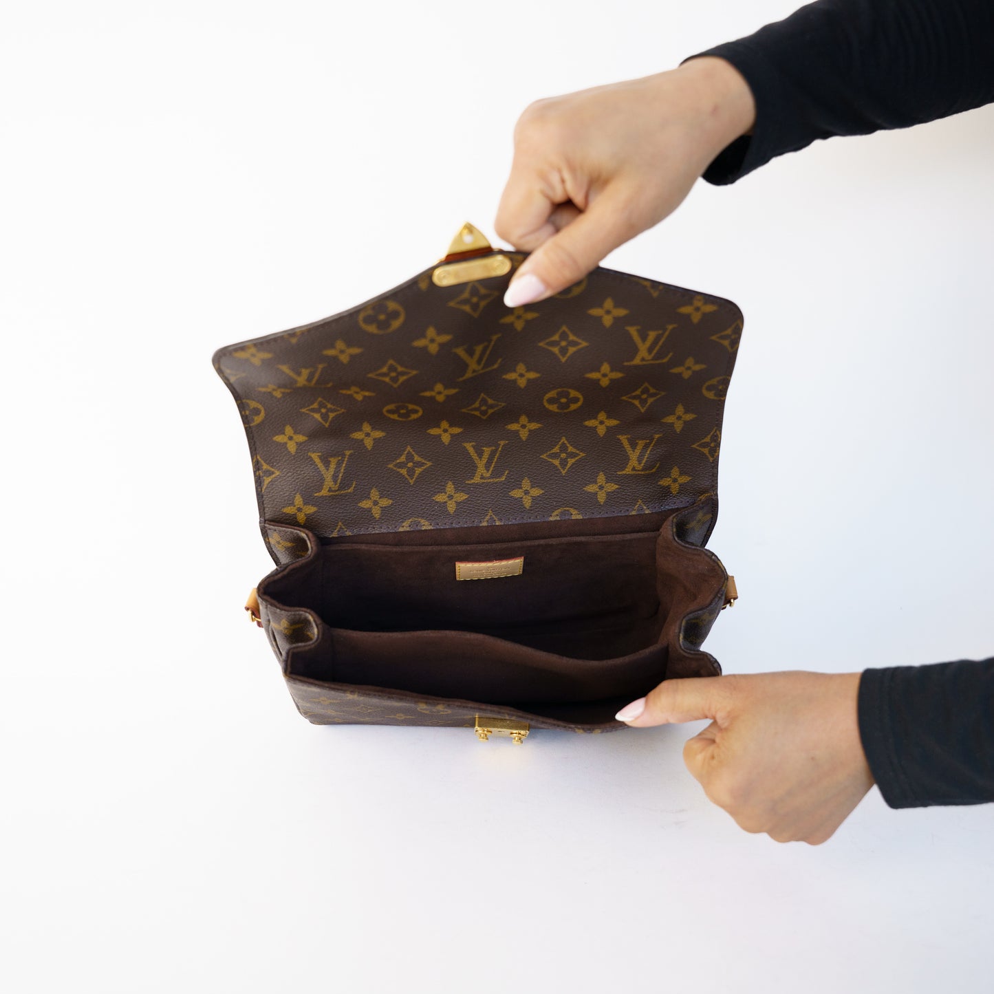 Louis Vuitton Pochette Metis in Monogram DR1156 230426B03