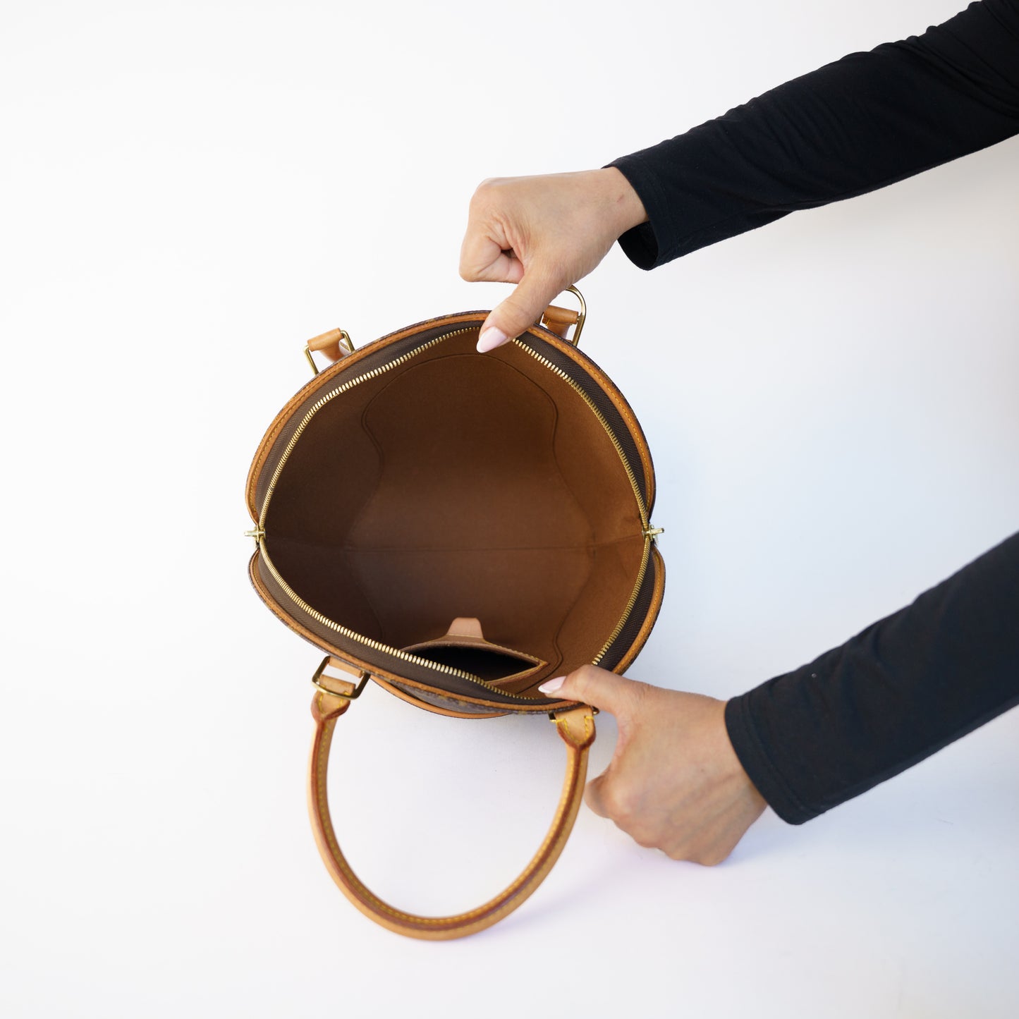 Louis Vuitton Ellipse PM in Monogram MI1917 230426B01