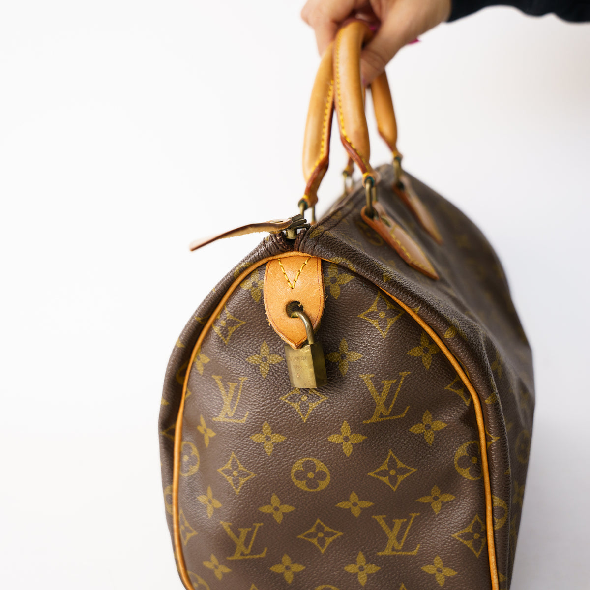 Louis Vuitton 1982 Speedy 30 in Monogram 260226G08