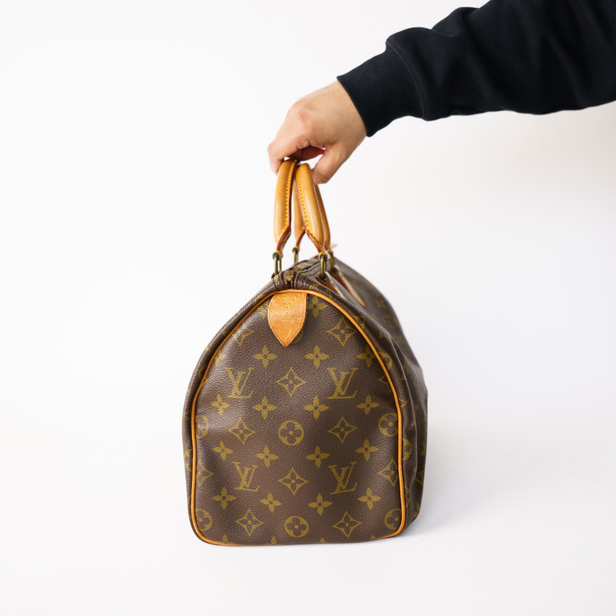Louis Vuitton 1982 Speedy 30 in Monogram 260226G08
