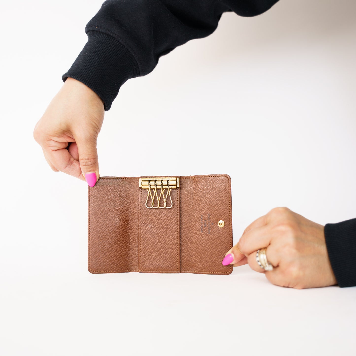 Louis Vuitton 4 Key Holder in Monogram FL0066 260226P22