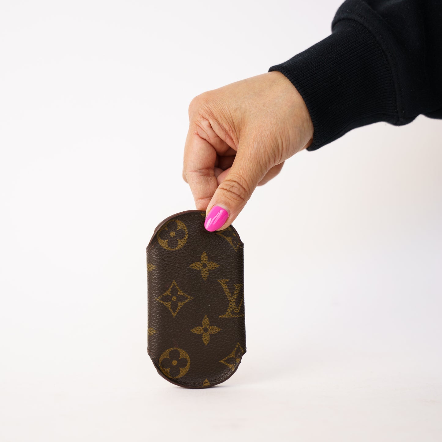 Louis Vuitton Round 4 Key Holder 260226BX11