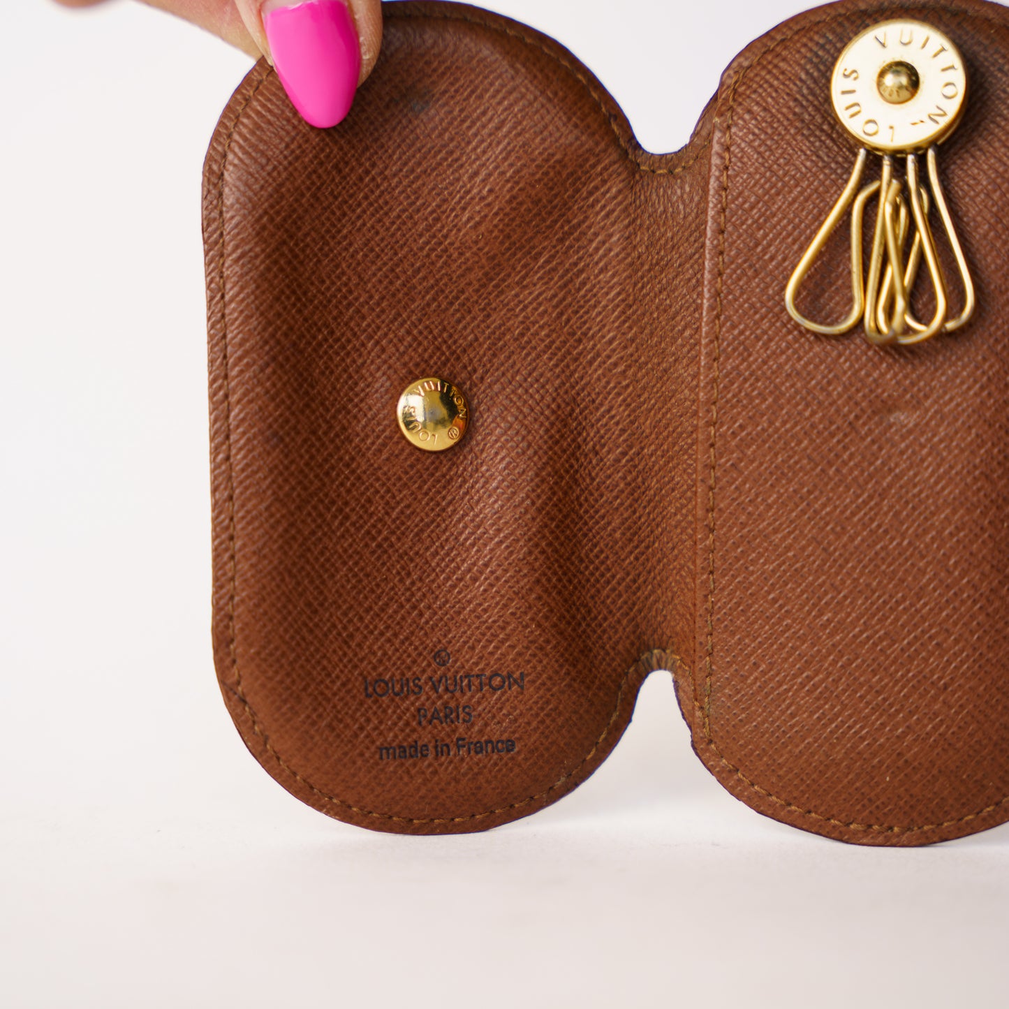 Louis Vuitton Round 4 Key Holder 260226BX11