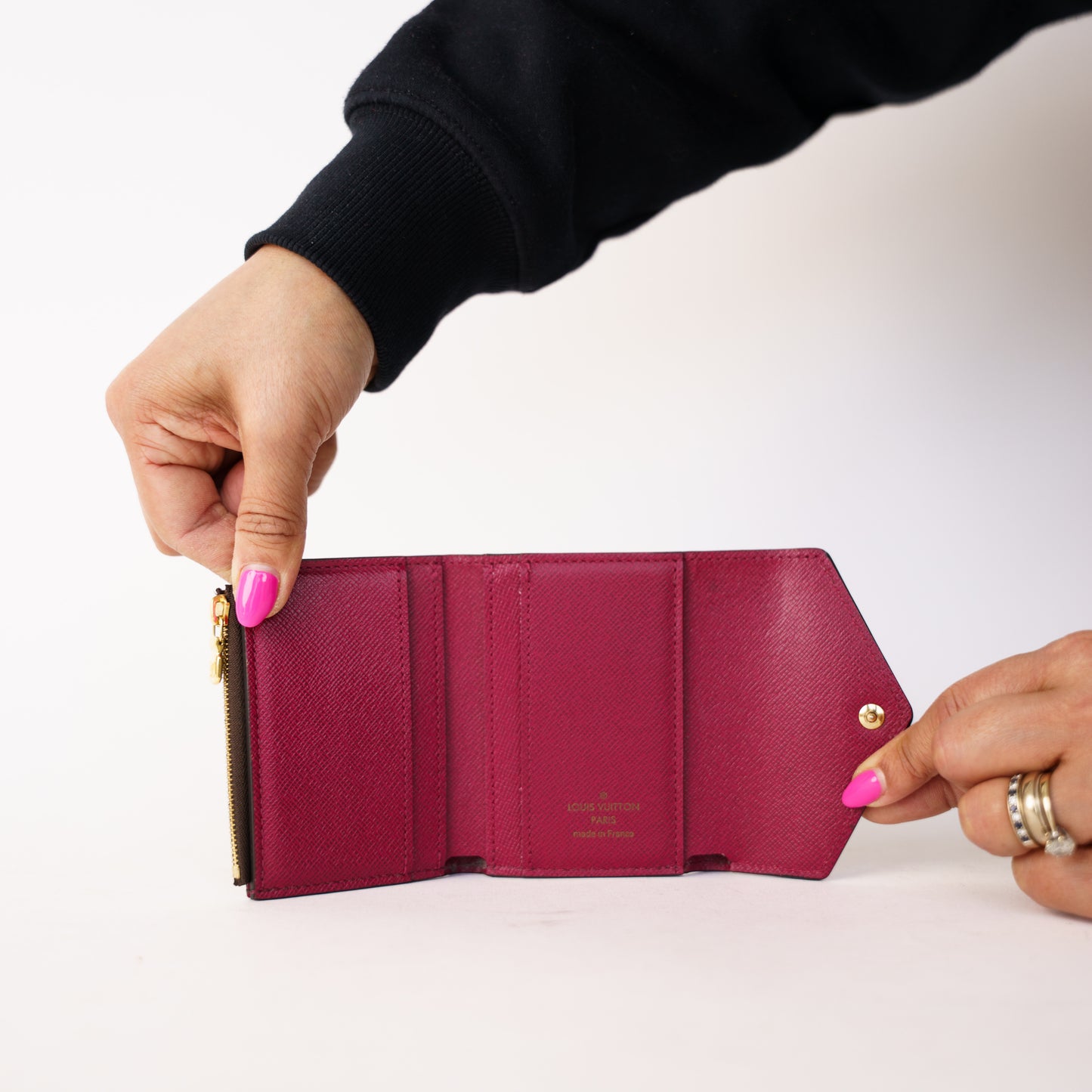 Louis Vuitton Zoe Wallet in Monogram with Fuschia Leather 260226G20