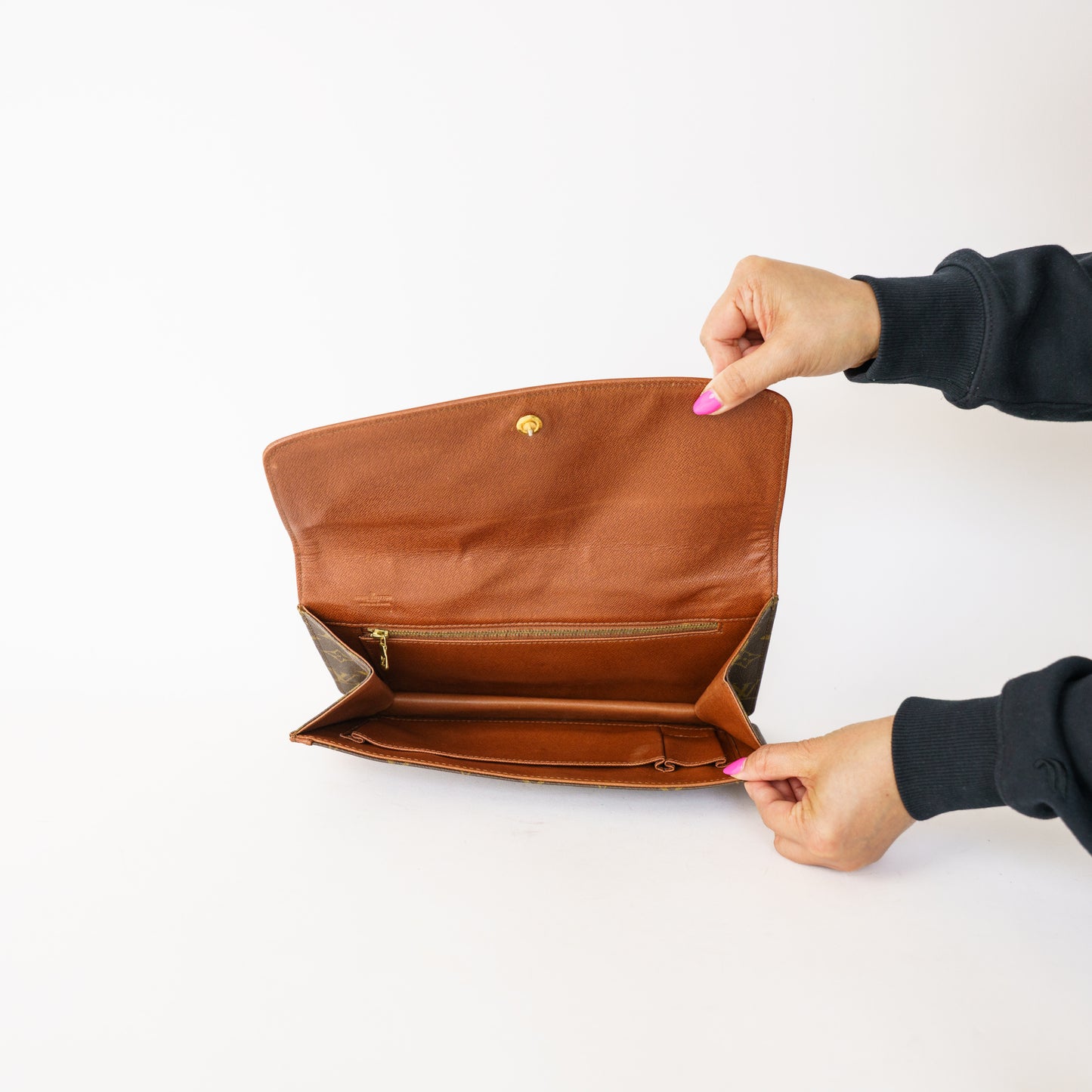Louis Vuitton 1985 Pochette Dame GM Clutch 260226B11