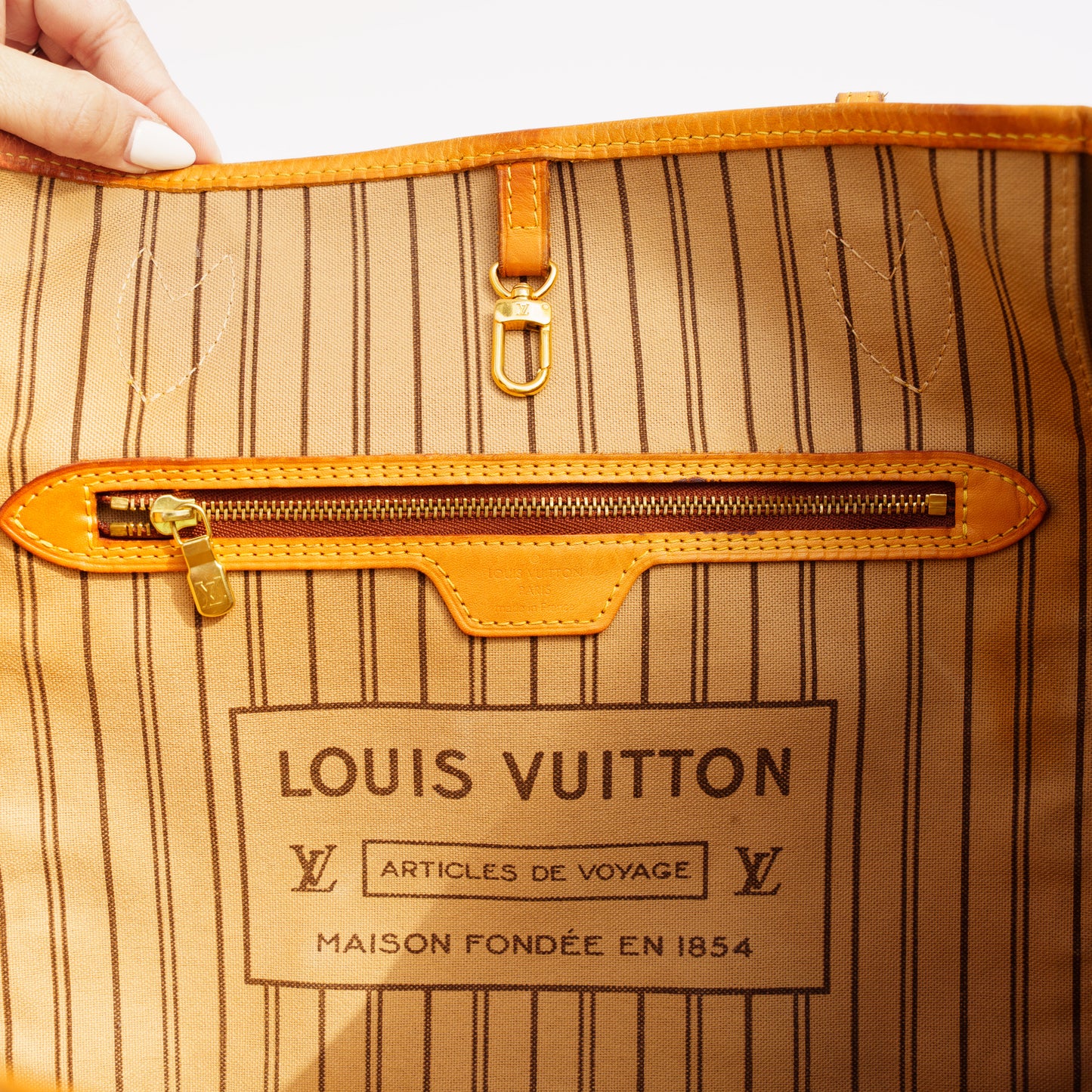 Louis Vuitton Neverfull MM in Monogram with Beige Interior 280526L20