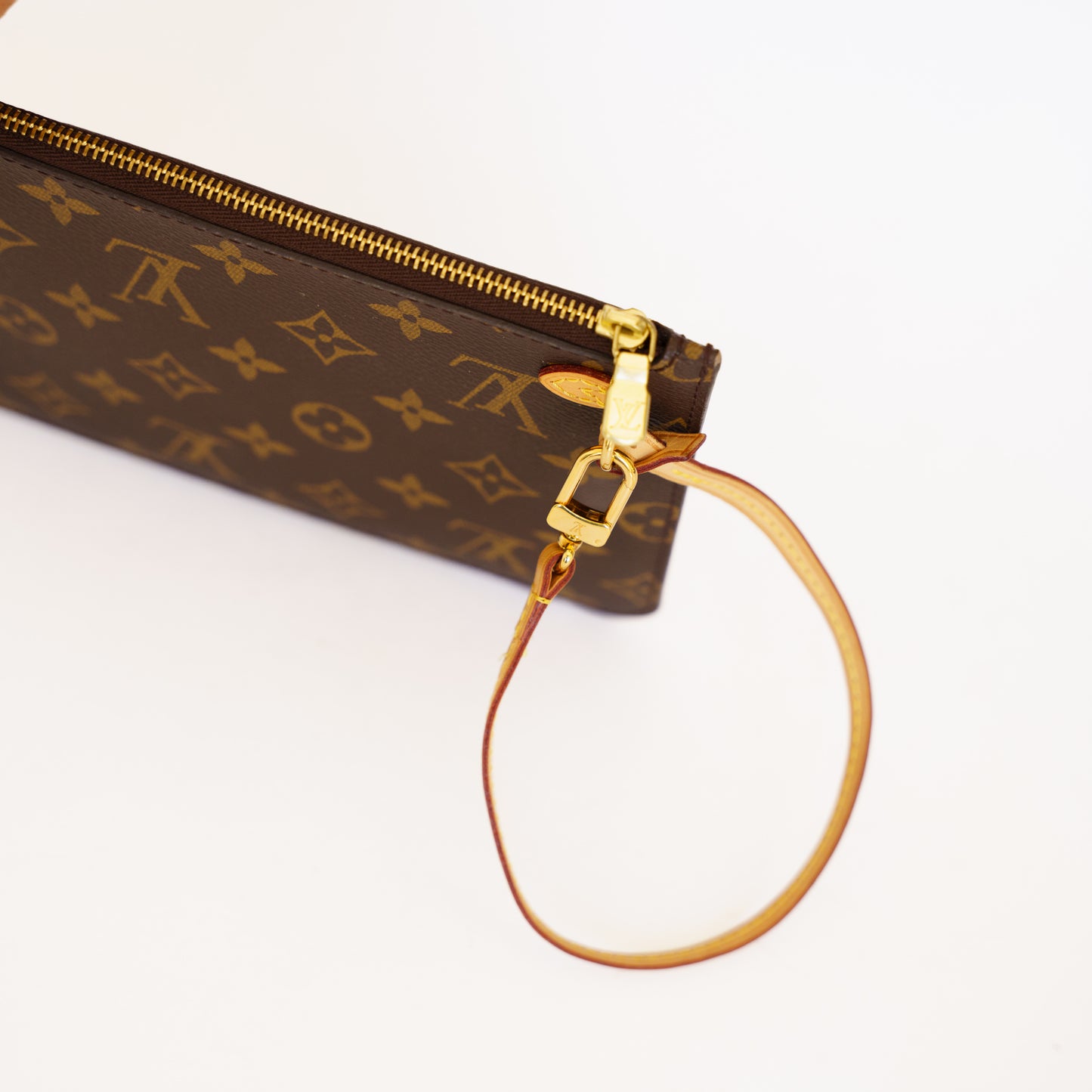 Louis Vuitton Neverfull Pouch in Beige Interior 280526S21