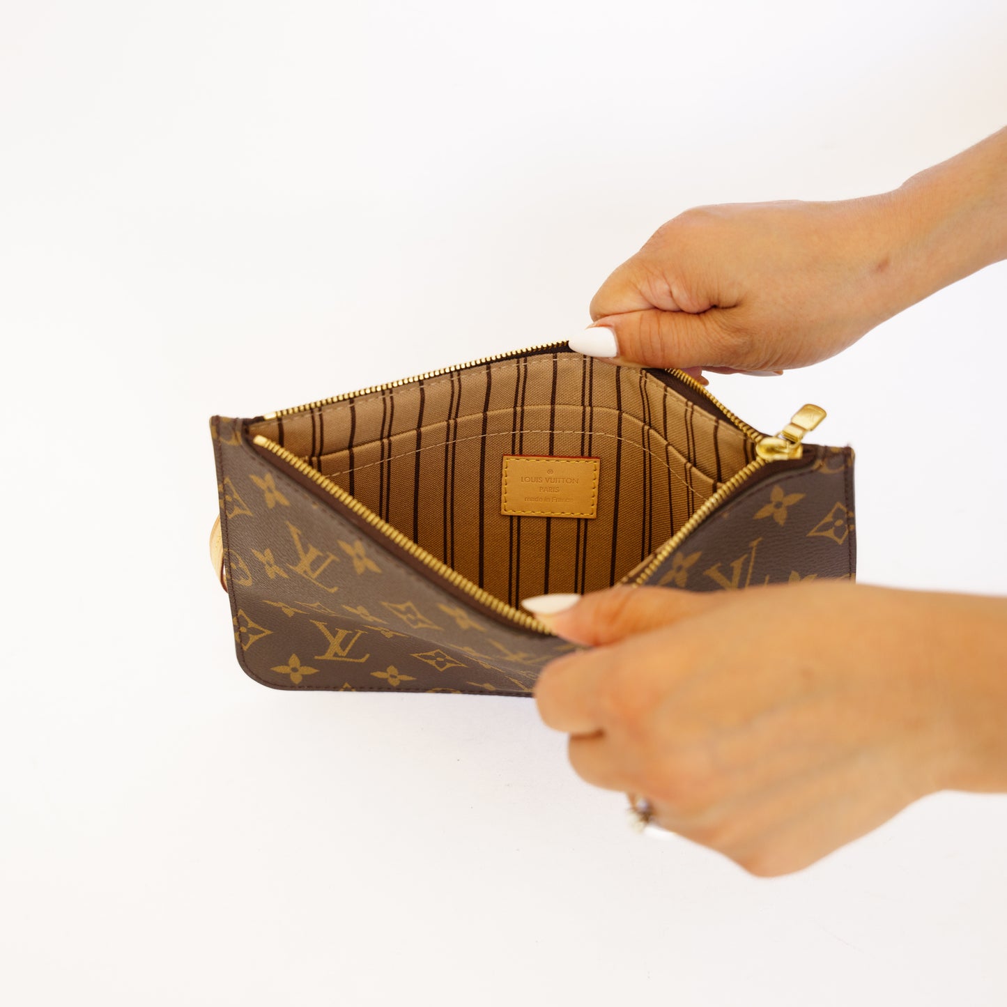 Louis Vuitton Neverfull Pouch in Beige Interior 280526S21