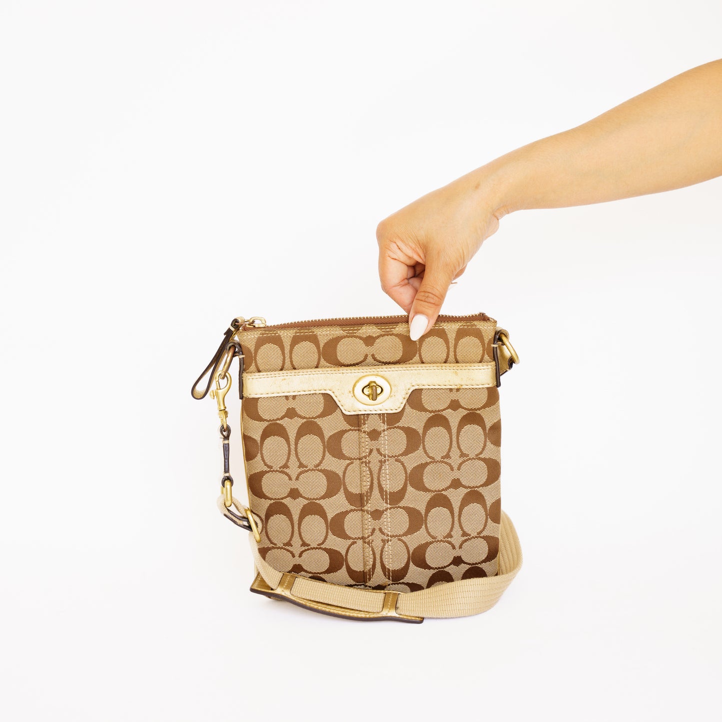 Coach Penelope Signature Crossbody Bag 280526S03