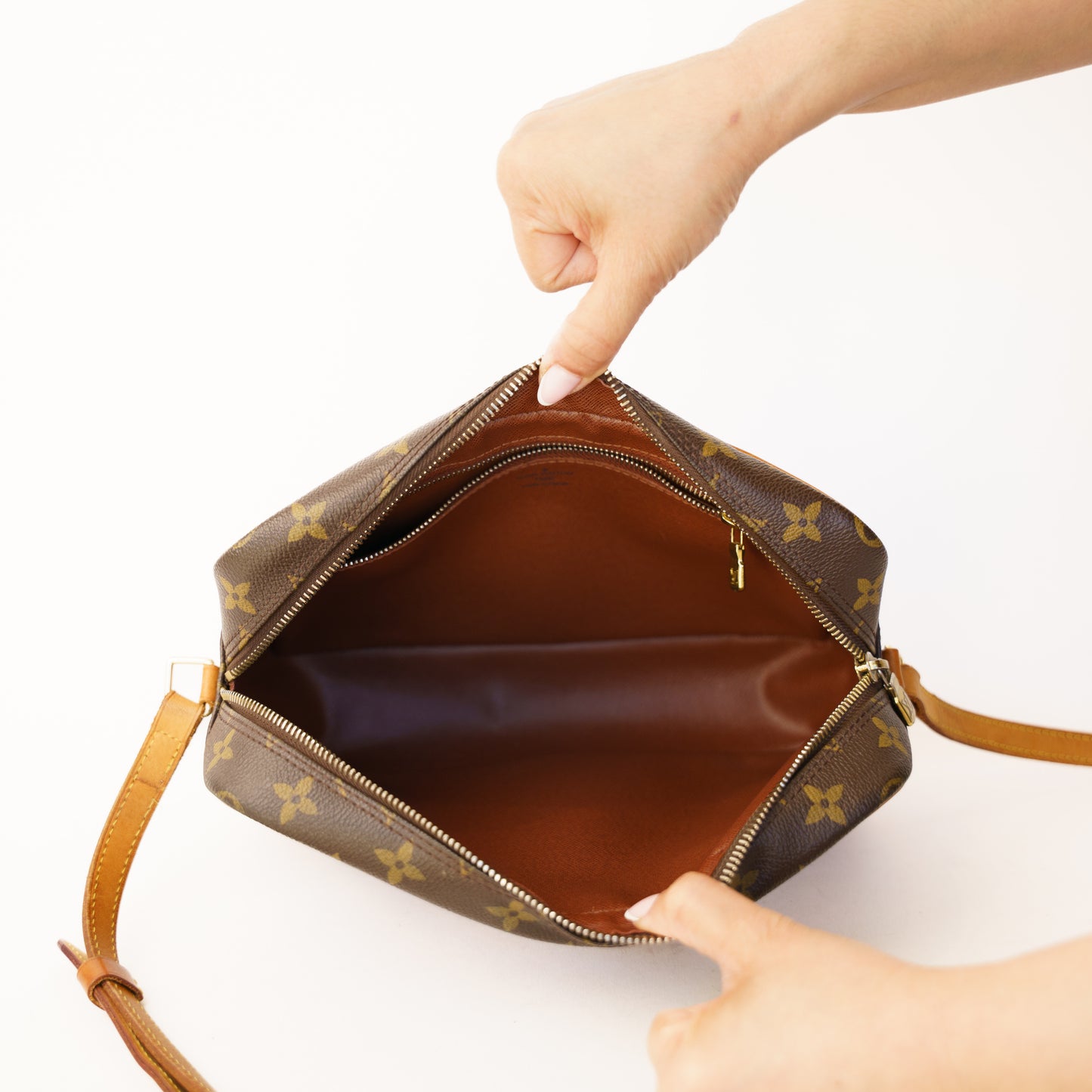 Louis Vuitton Trocadero 27 Monogram Crossbody 300426B06