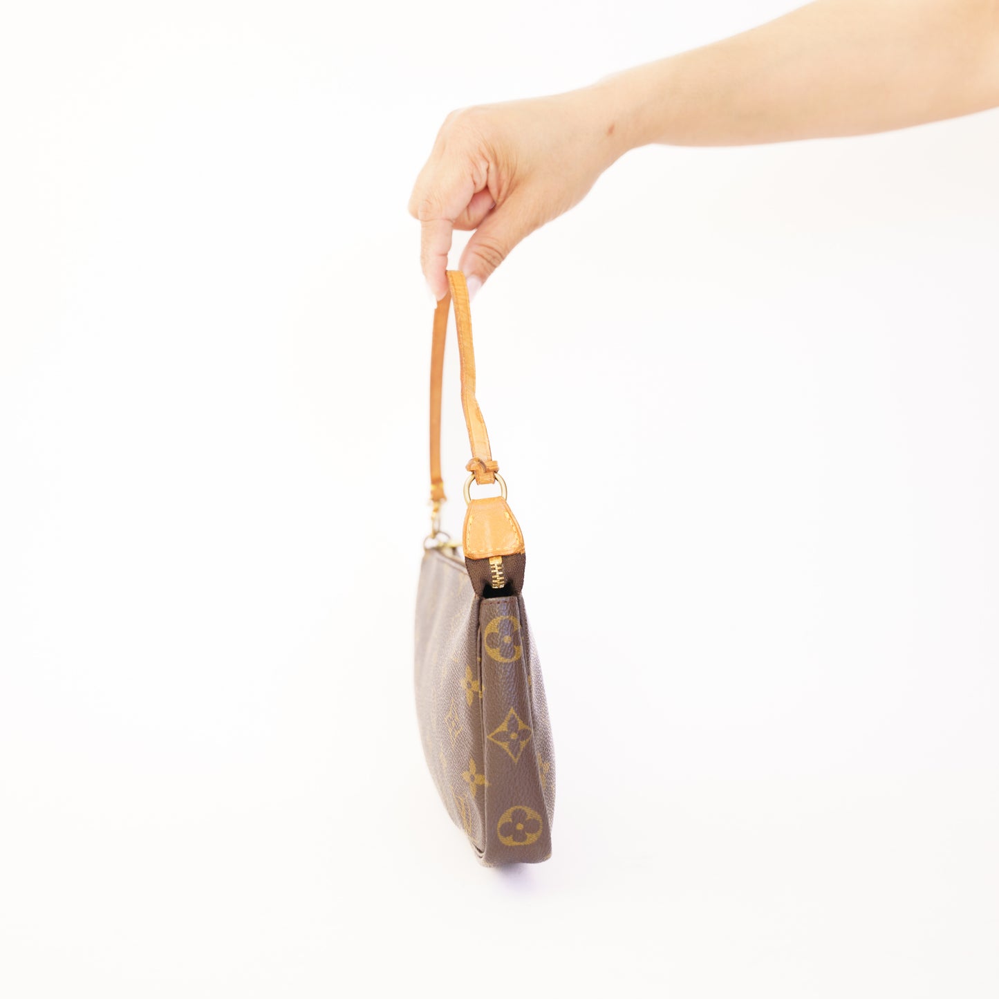 Louis Vuitton Pochette Accessoires in Monogram Canvas AR0011 300426B11