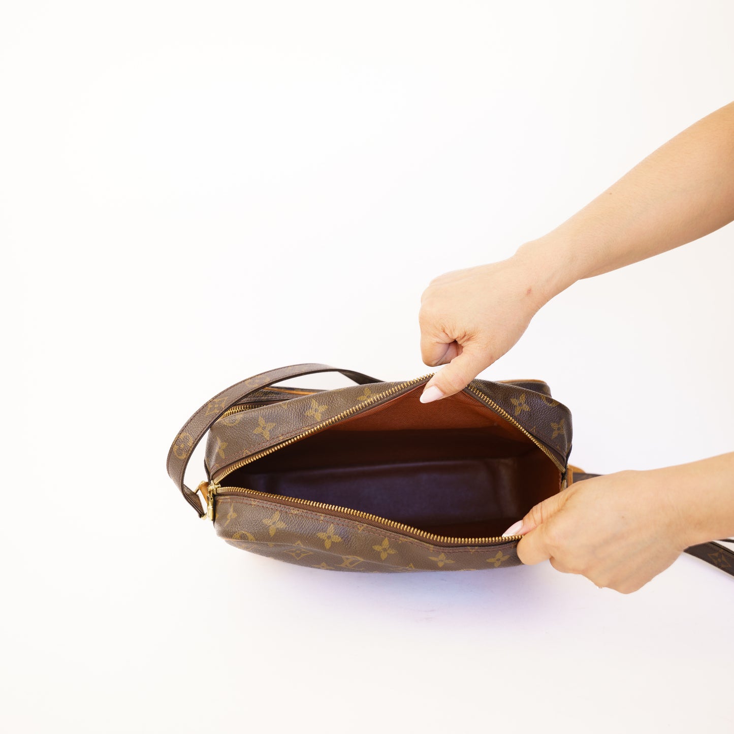 Louis Vuitton Nile GM Monogram 300426B05