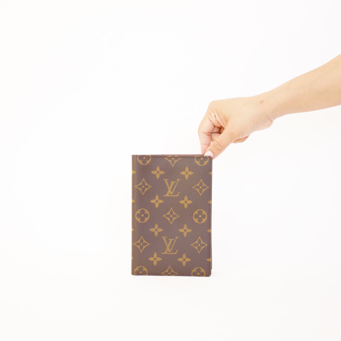 Louis Vuitton Passport Holder in Monogram 300426B08