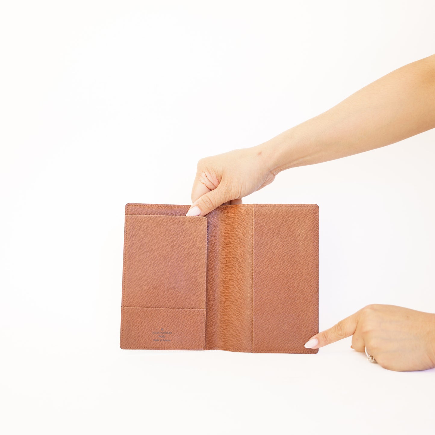 Louis Vuitton Passport Holder in Monogram 300426B08