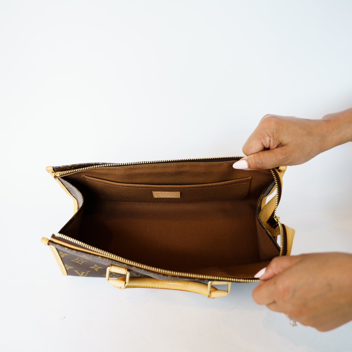 Louis Vuitton 2006 Popincourt Monogram VI0036
