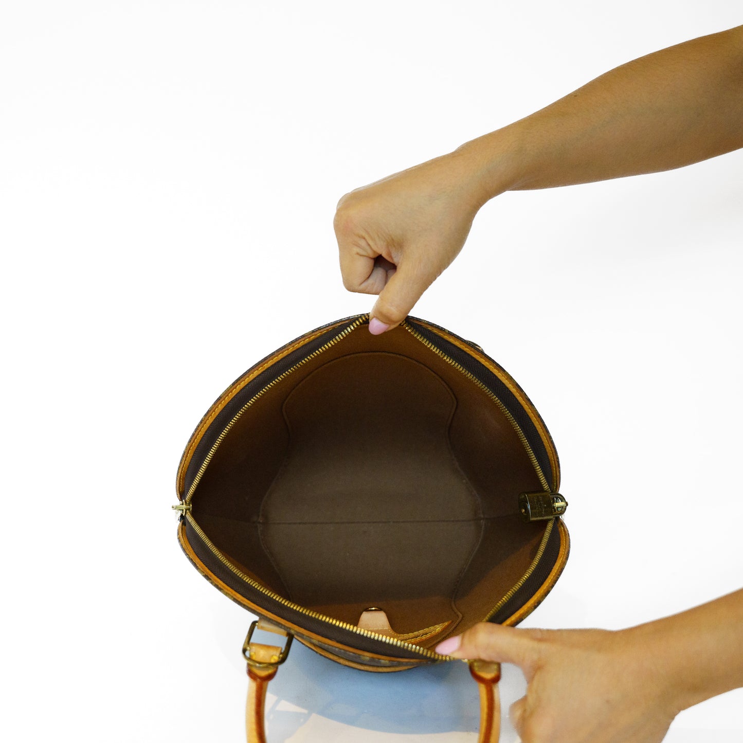 Louis Vuitton Ellipse Pm in Monogram Canvas 271125B17