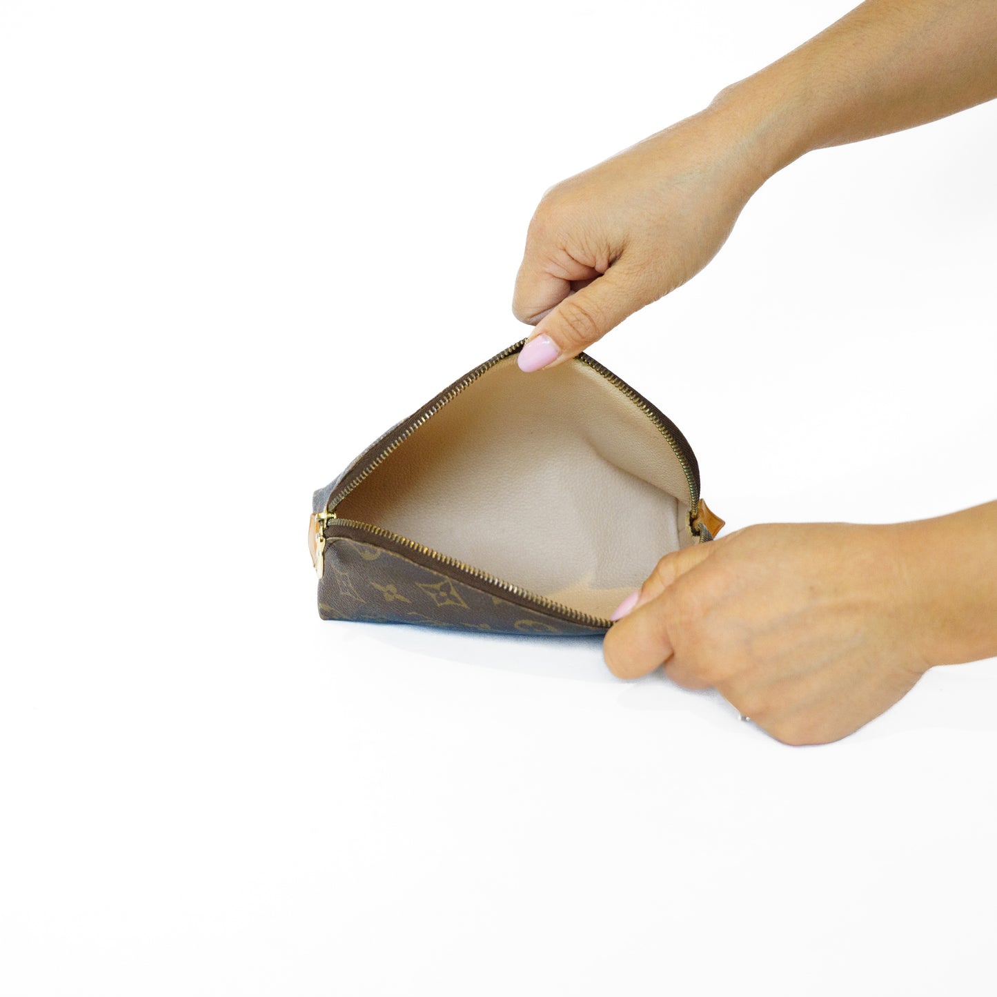 Louis Vuitton Cosmetic Pouch Pm in Monogram Canvas 271125B23