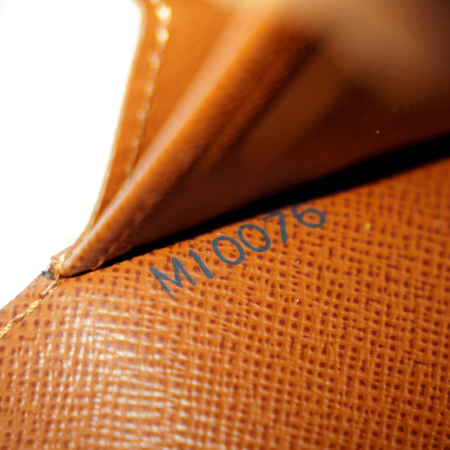 Louis Vuitton Vintage Wallet in Monogram Canvas 271125B13