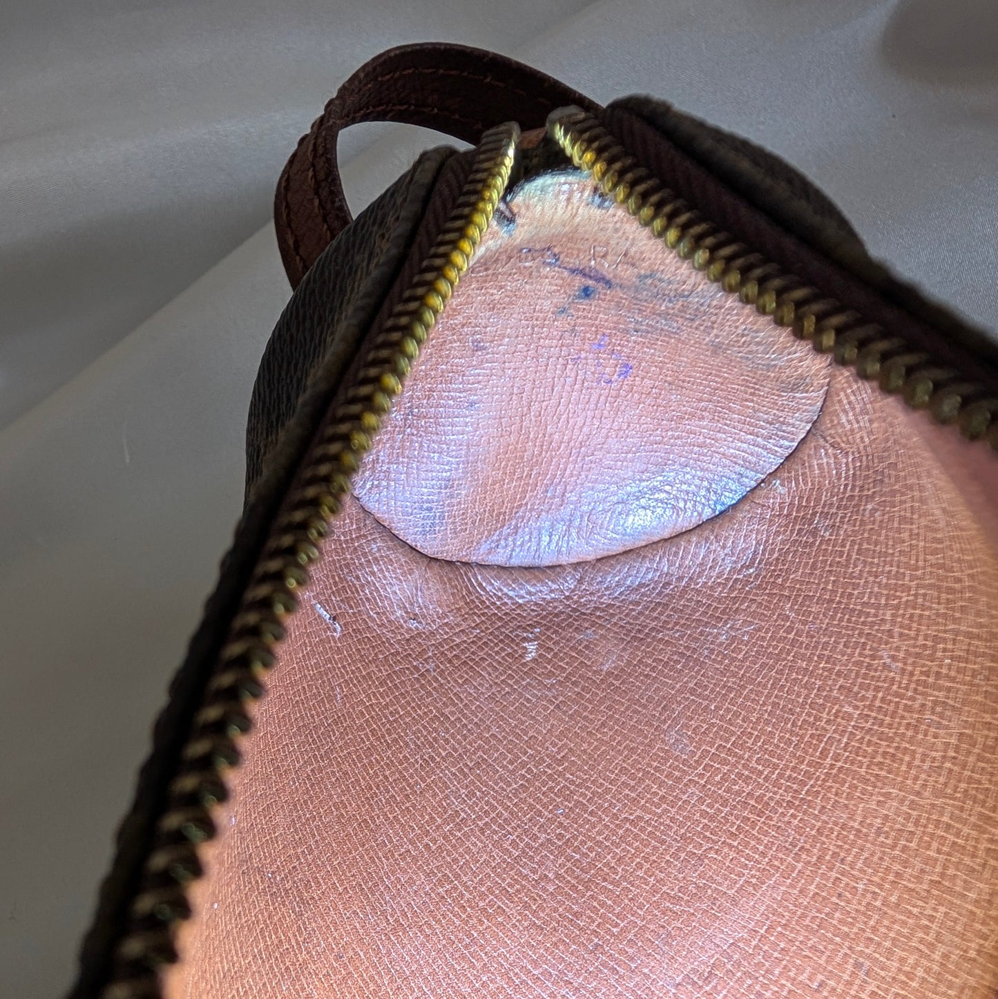 Louis Vuitton Pencil Case Trousse Ronde in Monogram Canvas 191125B19