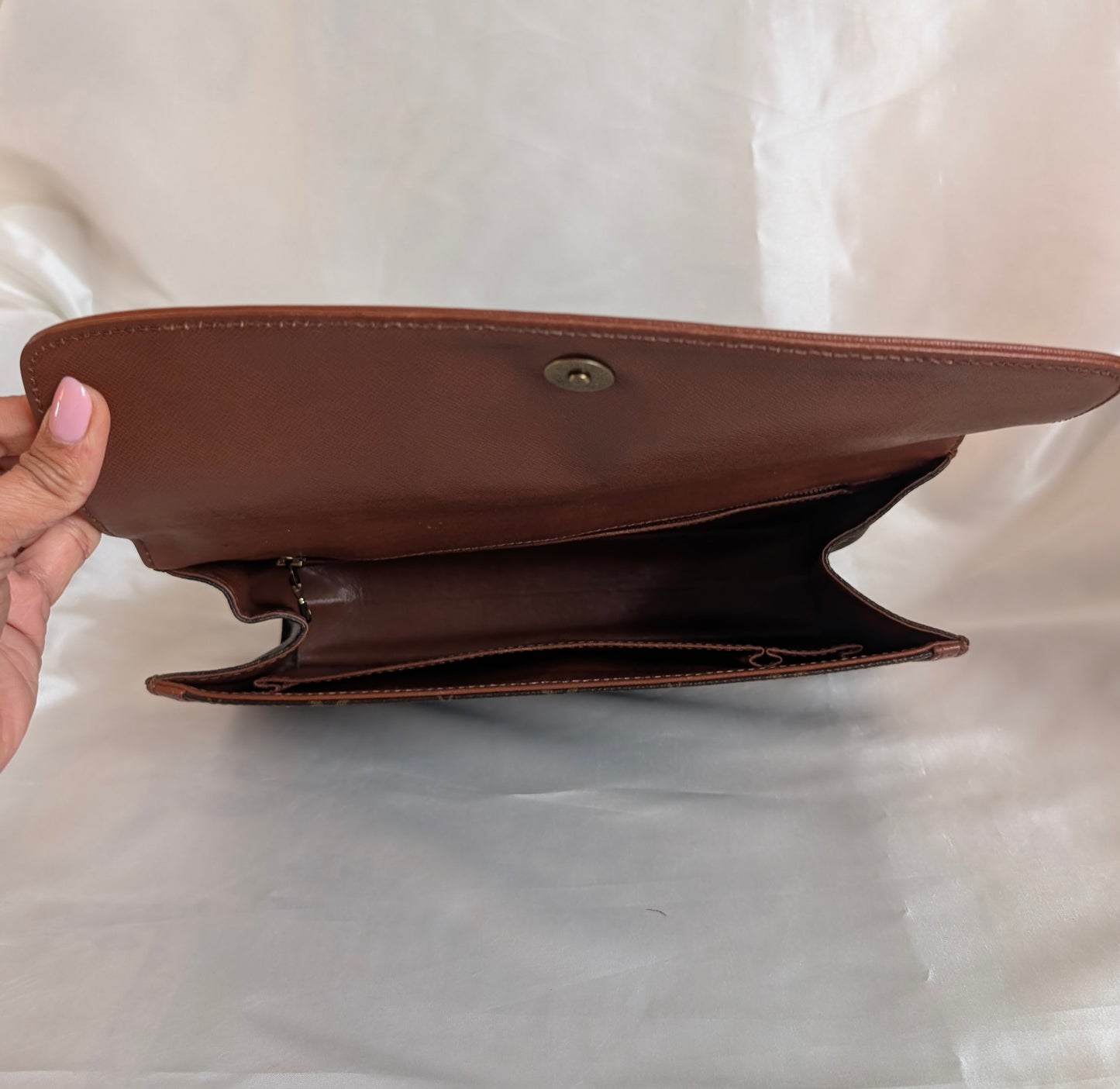 Louis Vuitton Dame Pochette GM Clutch in Monogram Canvas 121125B1