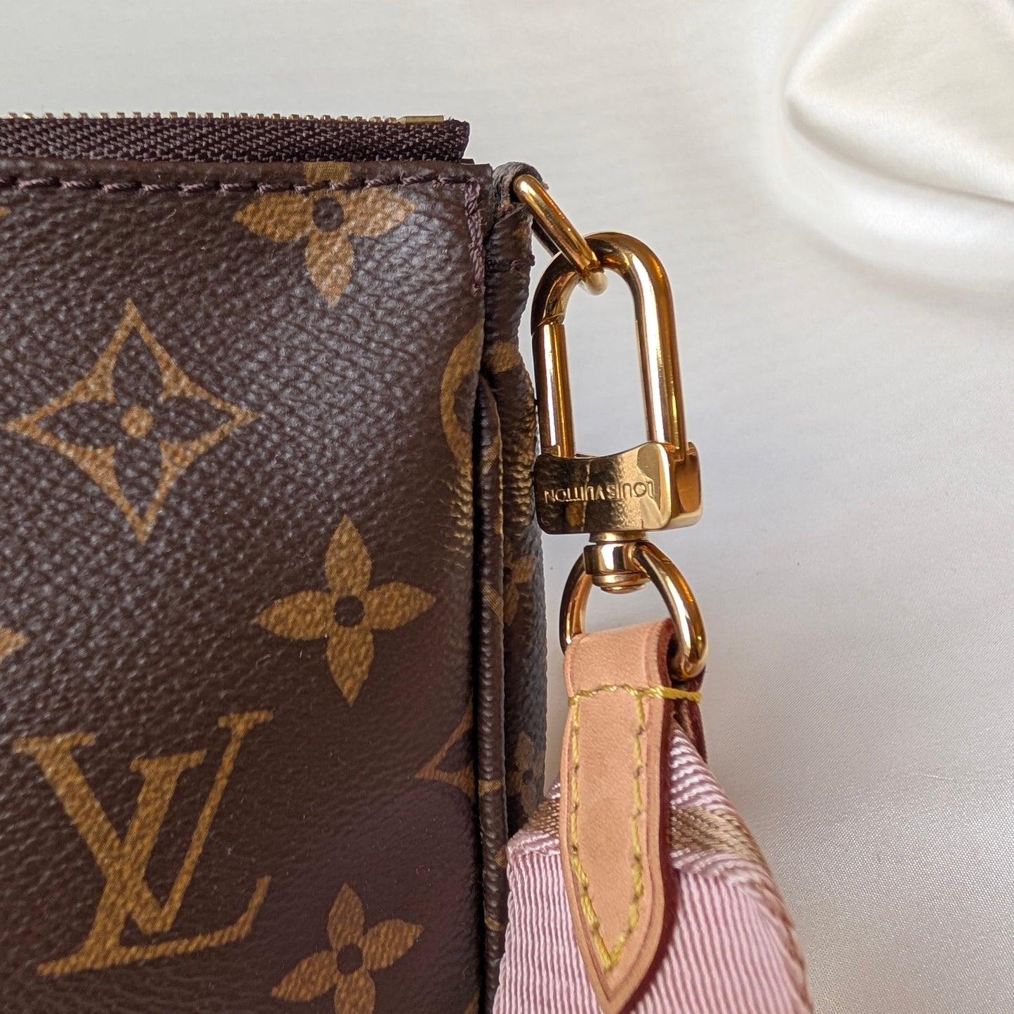 Louis Vuitton Multi Pochette Accessoires Bag in Monogram Canvas in Rosa Chiaro Interior 101225B03