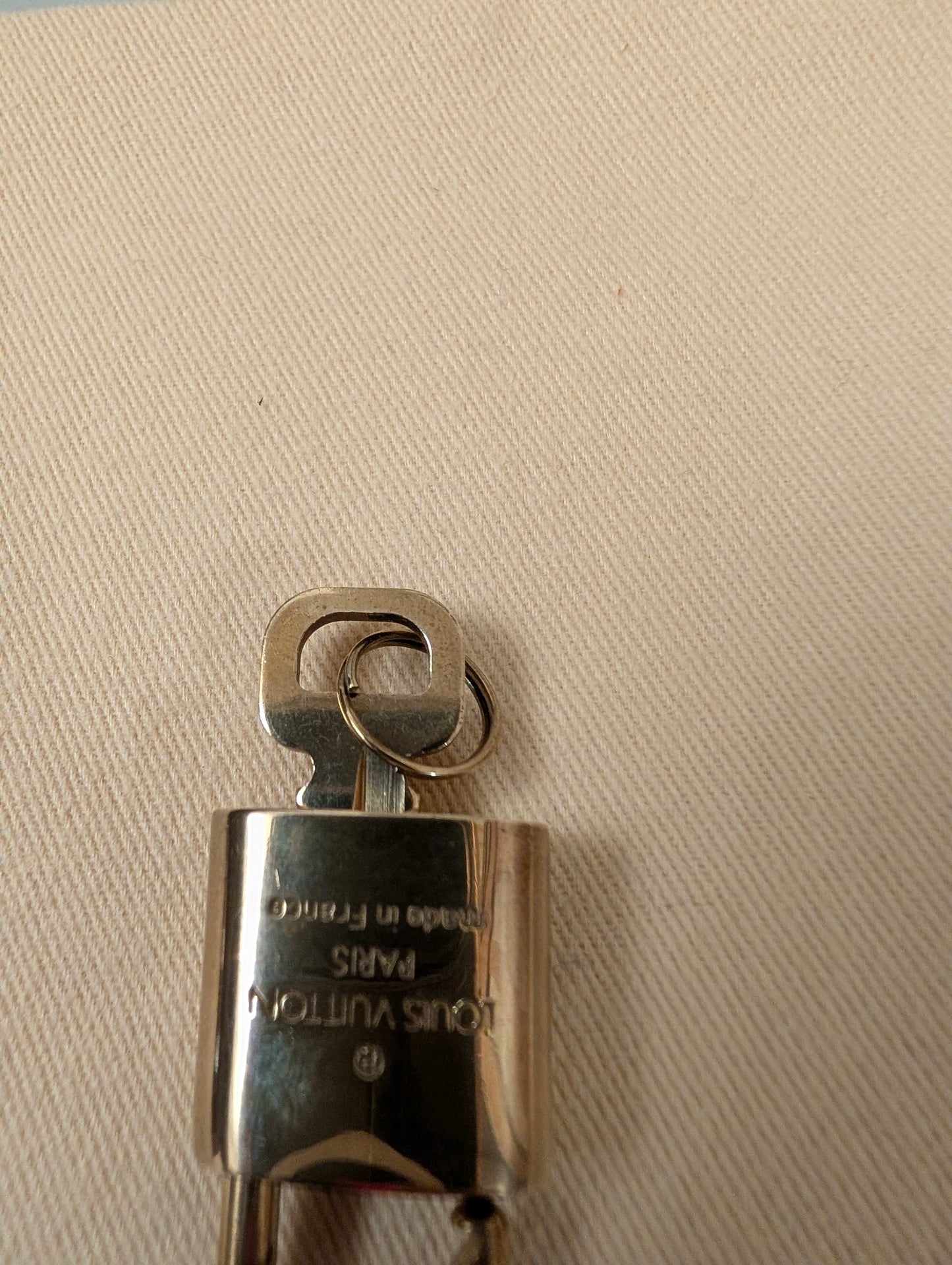 Louis Vuitton Padlock with 1 key #304