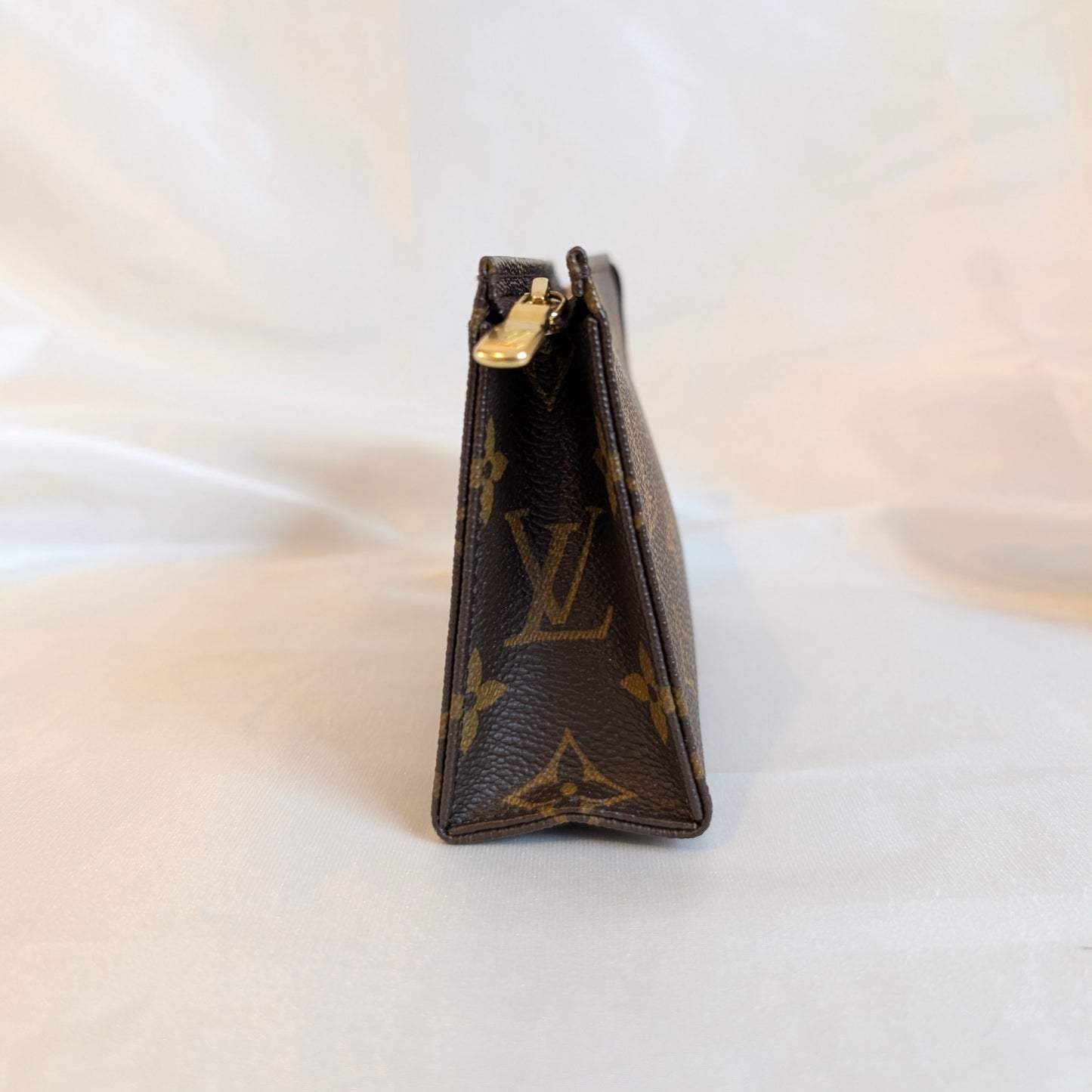 Louis Vuitton Toiletry Pouch 15 in Monogram Canvas 191125B21