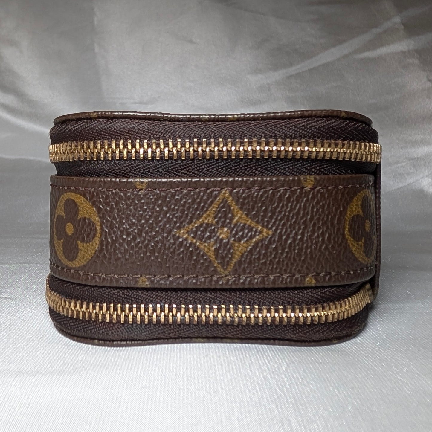 Louis Vuitton Trousse Brush PM in Monogram Canvas 191125B24