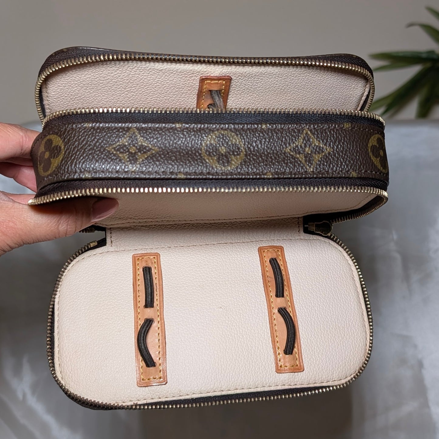 Louis Vuitton Trousse Brush PM in Monogram Canvas 191125B24