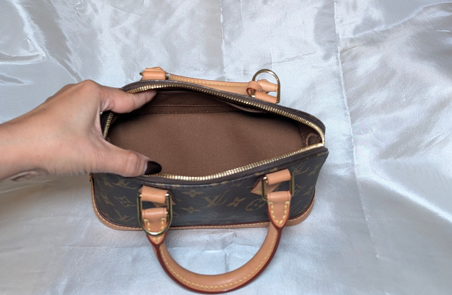 Louis Vuitton Alma BB Monogram Bag SN0199