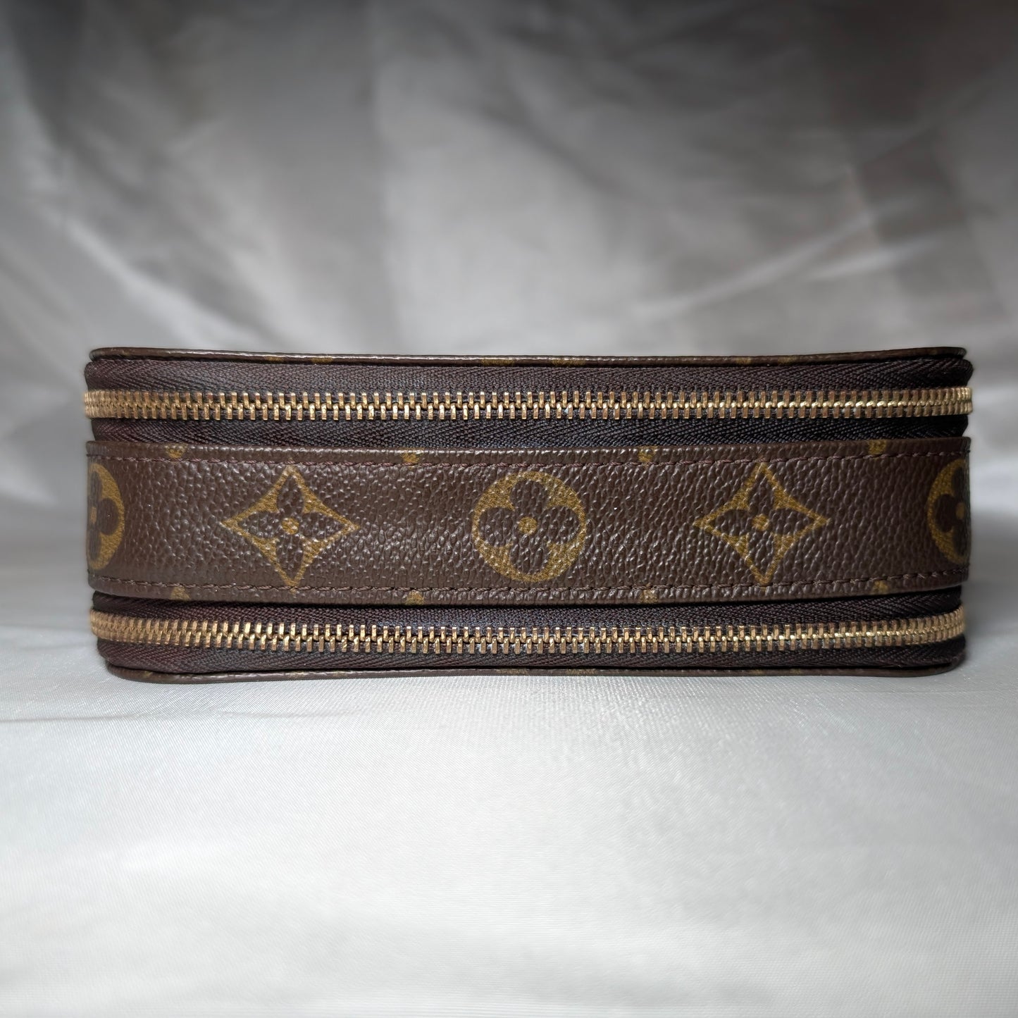 Louis Vuitton Trousse Brush PM in Monogram Canvas 191125B24