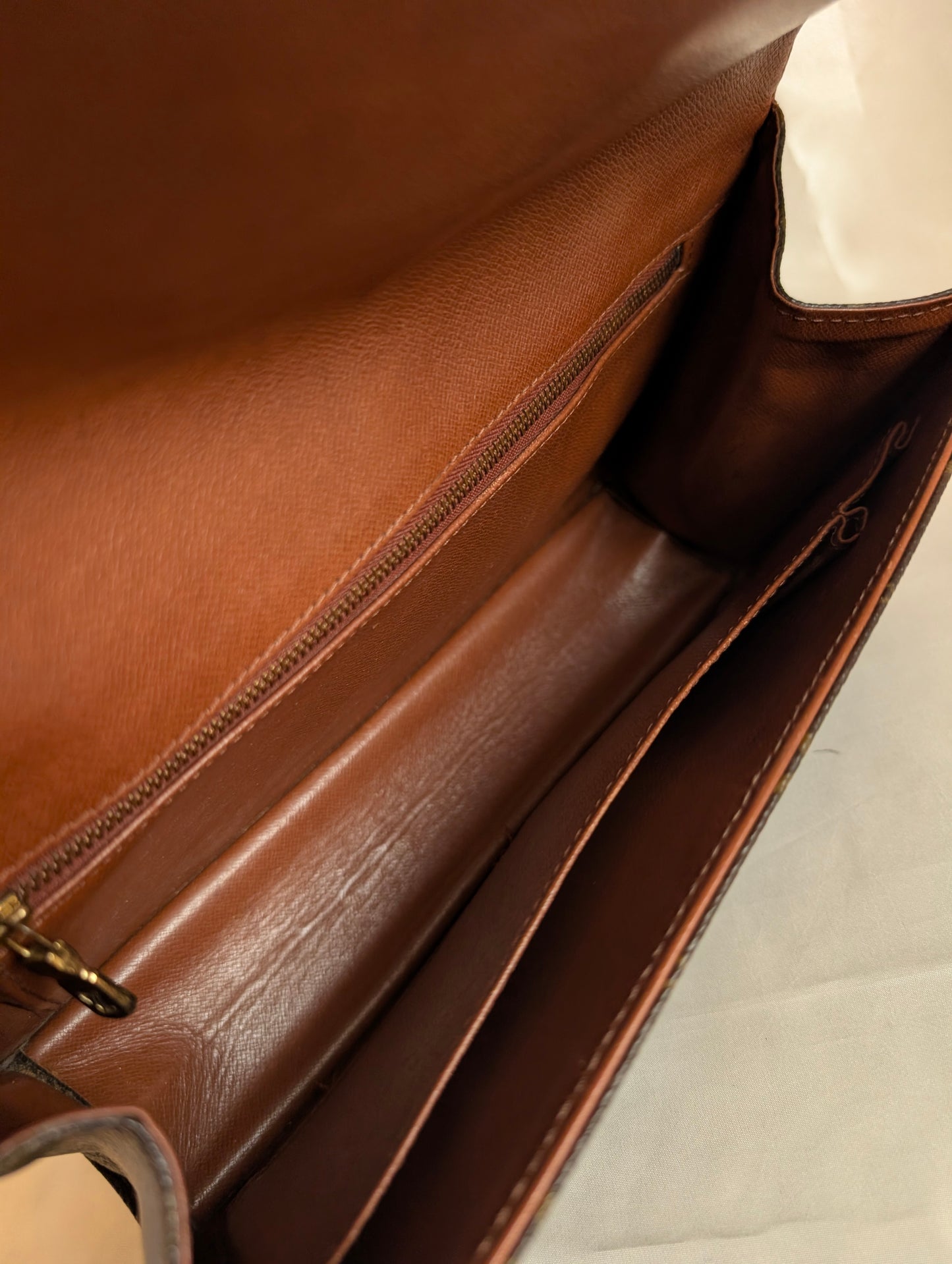 Louis Vuitton Dame Pochette GM Clutch in Monogram Canvas 121125B1