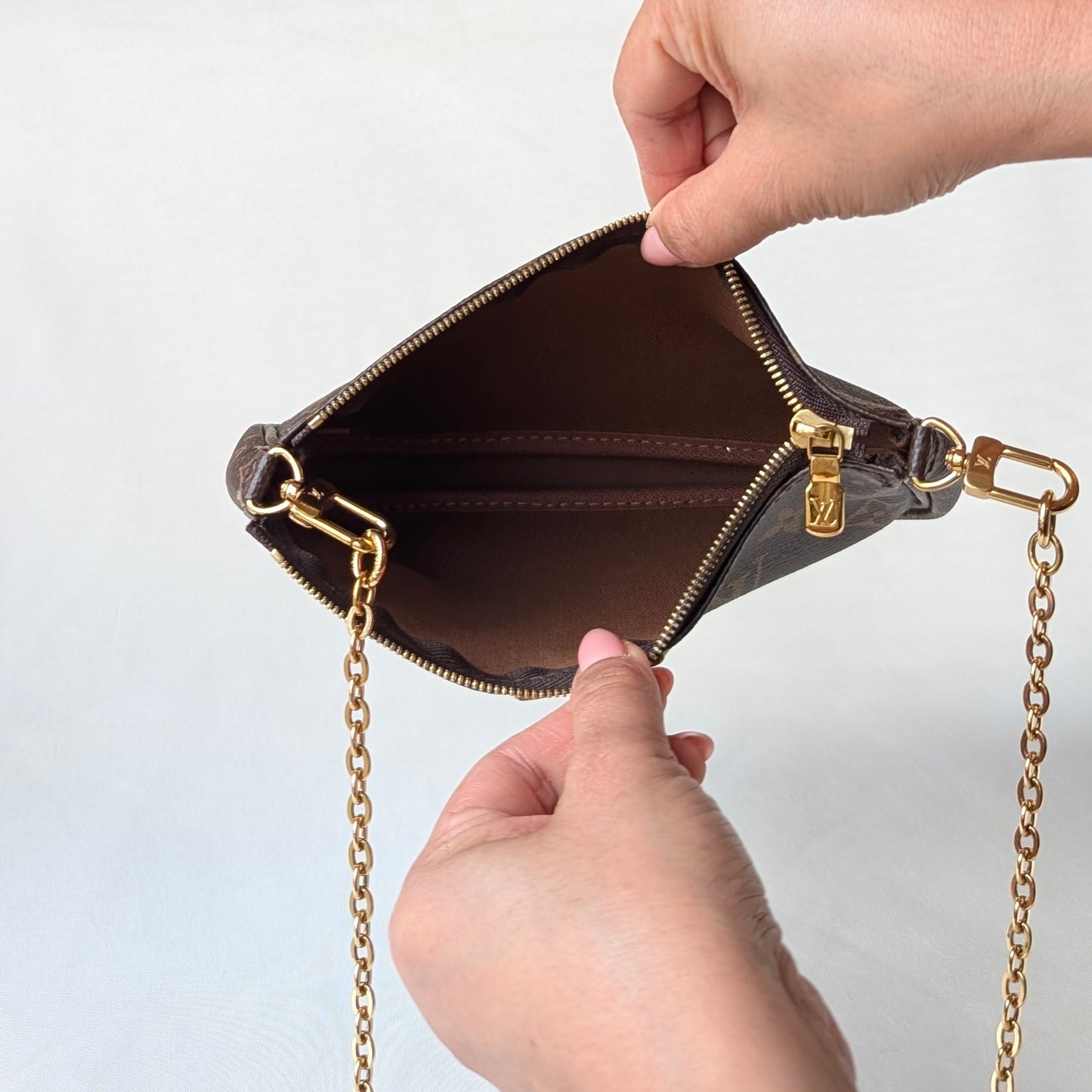 Louis Vuitton Multi Pochette Accessoires Bag in Monogram Canvas in Rosa Chiaro Interior 101225B03