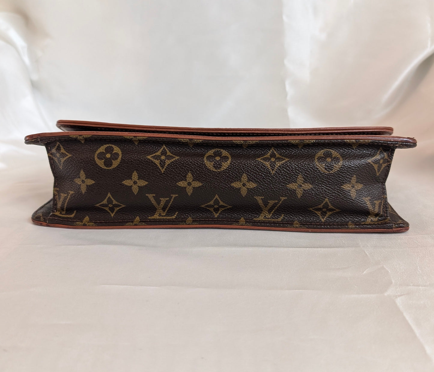 Louis Vuitton Dame Pochette GM Clutch in Monogram Canvas 121125B1