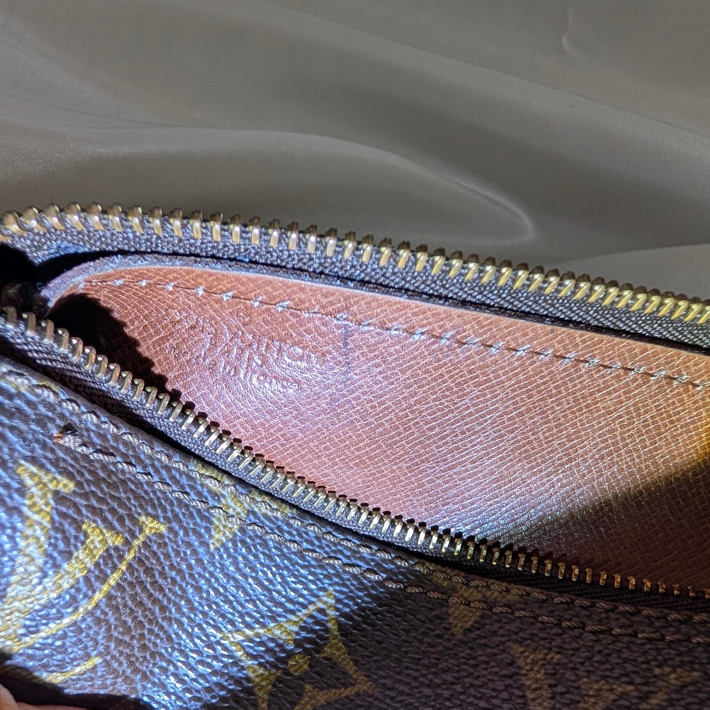 Louis Vuitton Pencil Case Trousse Ronde in Monogram Canvas 191125B19