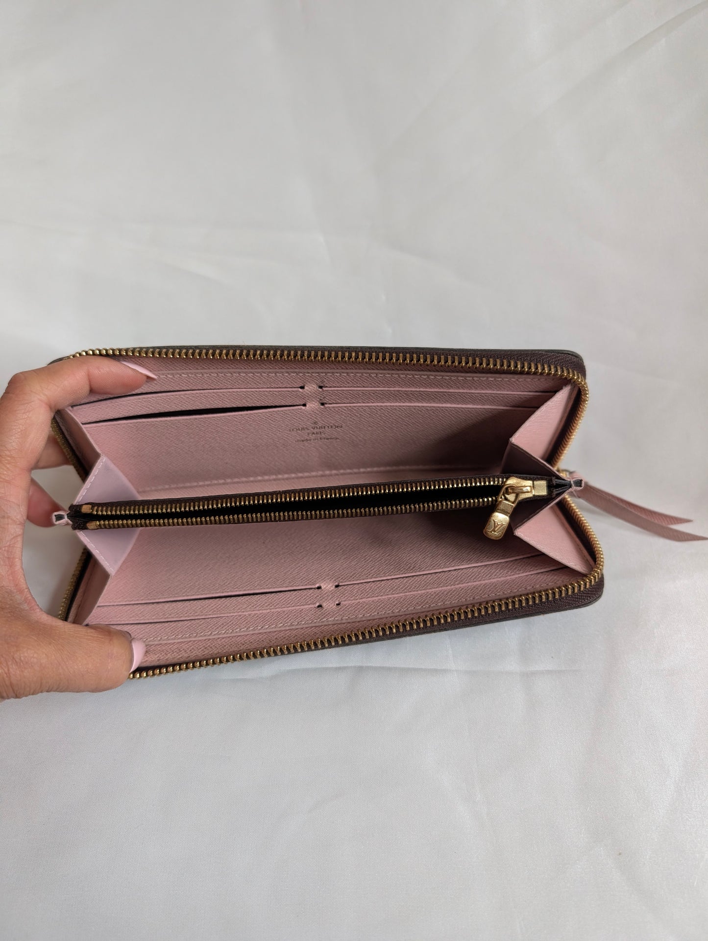 Louis Vuitton 2019 Clemence Zippy Purse in Damier Ebene with Rose Ballerine Interior SF3149