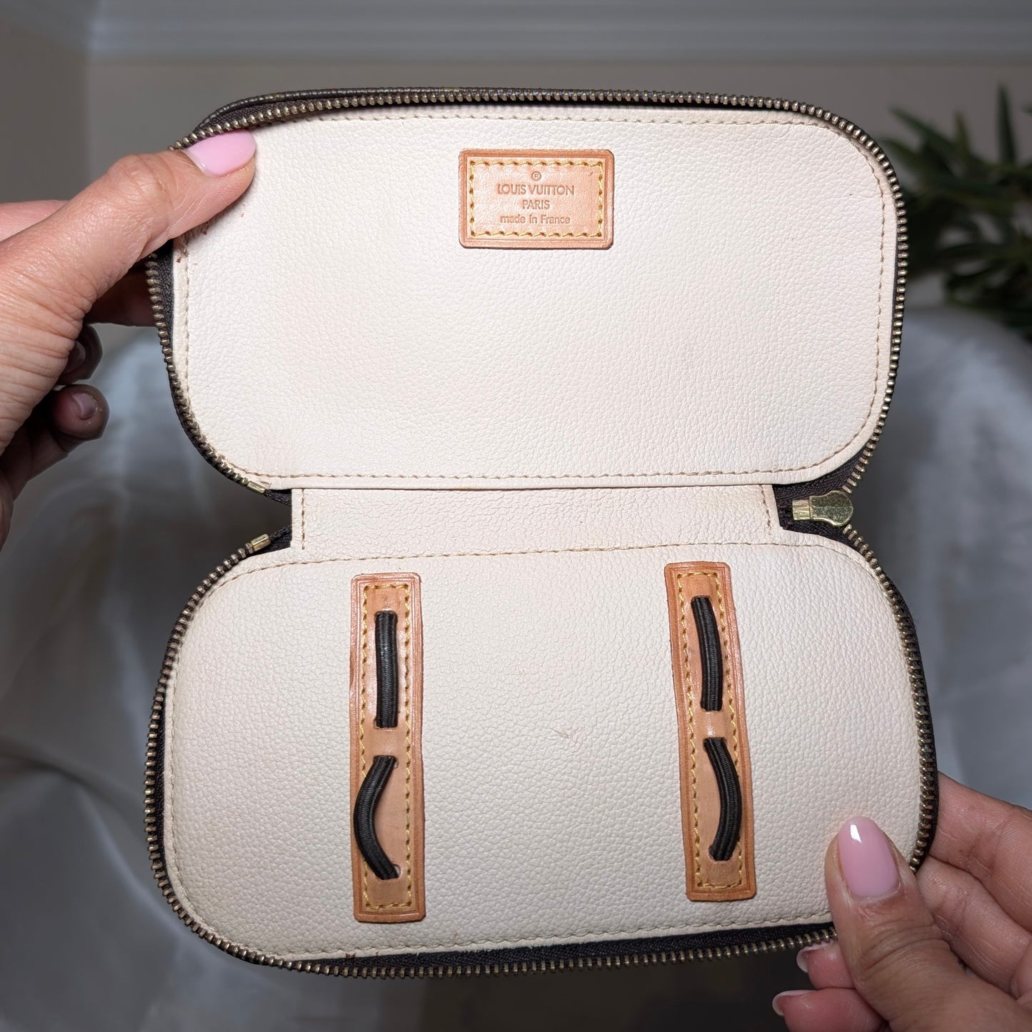 Louis Vuitton Trousse Brush PM in Monogram Canvas 191125B24