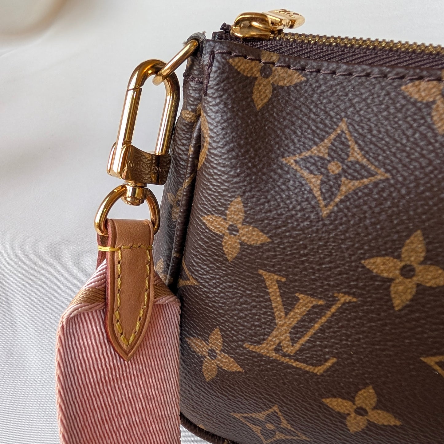 Louis Vuitton Multi Pochette Accessoires Bag in Monogram Canvas in Rosa Chiaro Interior 101225B03