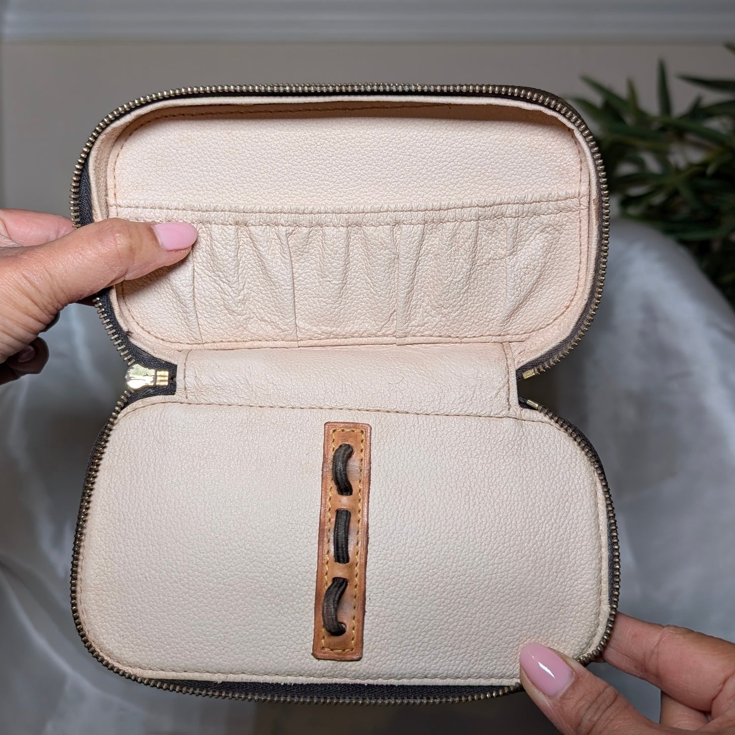 Louis Vuitton Trousse Brush PM in Monogram Canvas 191125B24