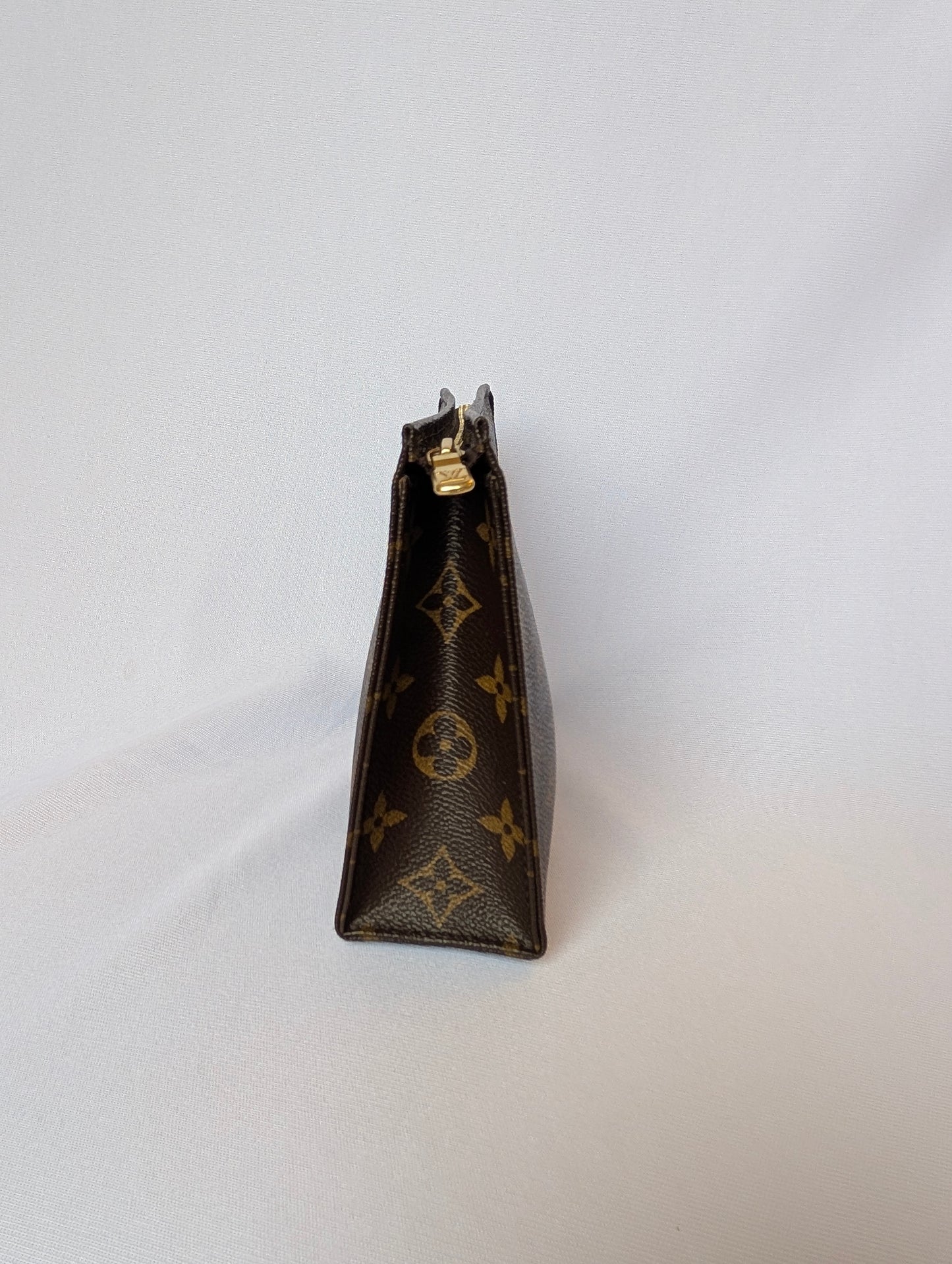 Louis Vuitton 2008 Monogram Toiletry Pouch 19 DU2068