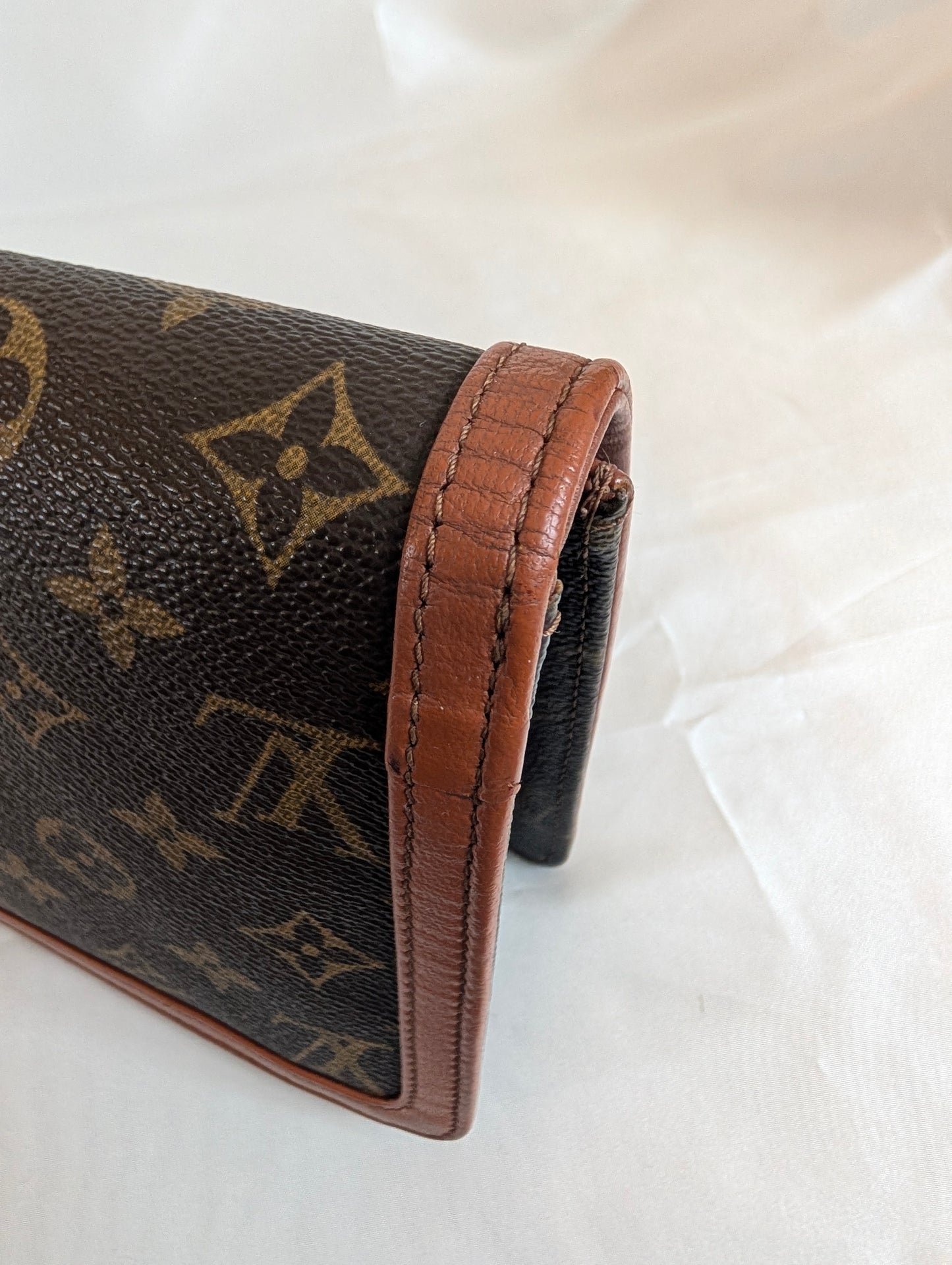 Louis Vuitton Dame Pochette GM Clutch in Monogram Canvas 121125B1