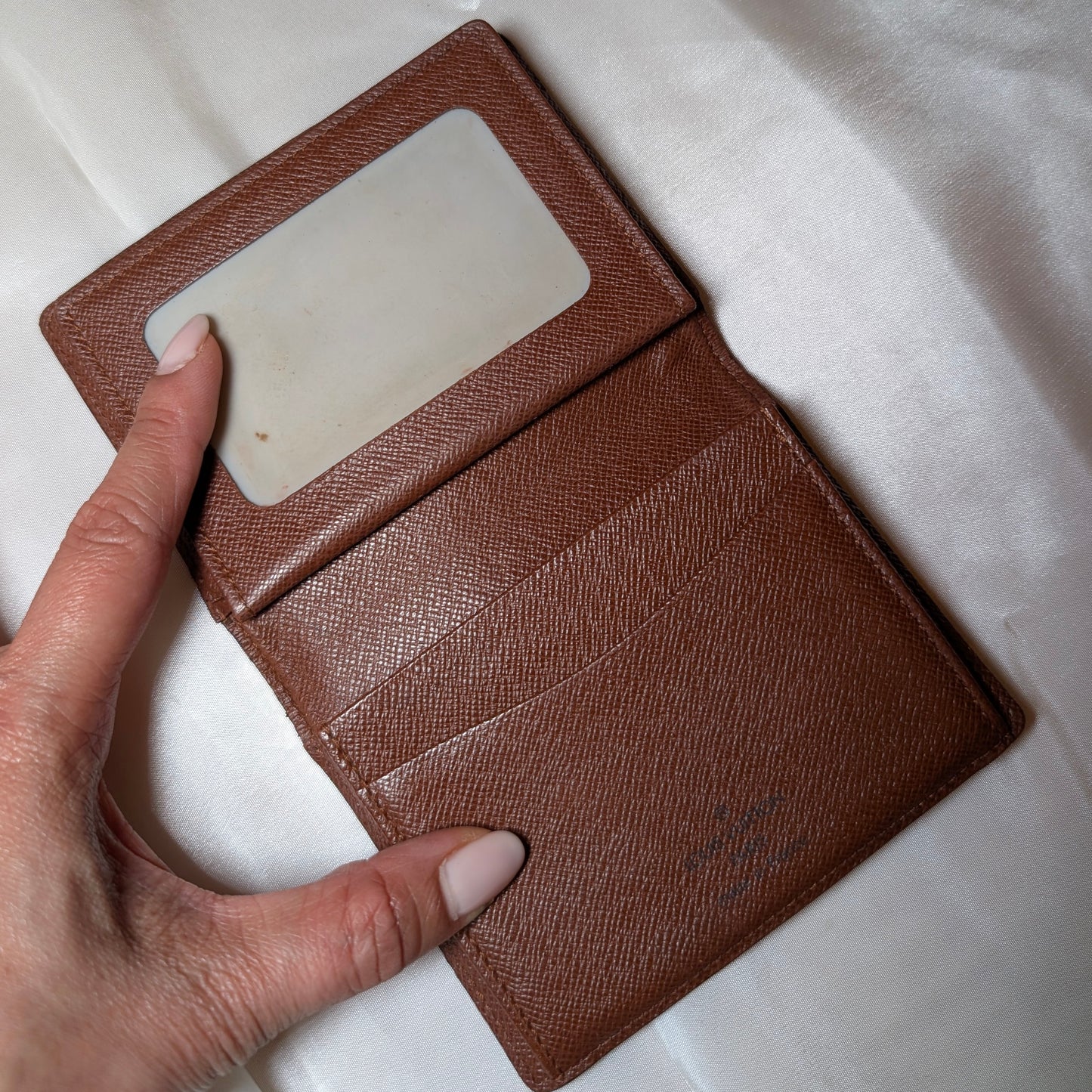 Louis Vuitton Bifold Card Holder in Monogram 280126B09