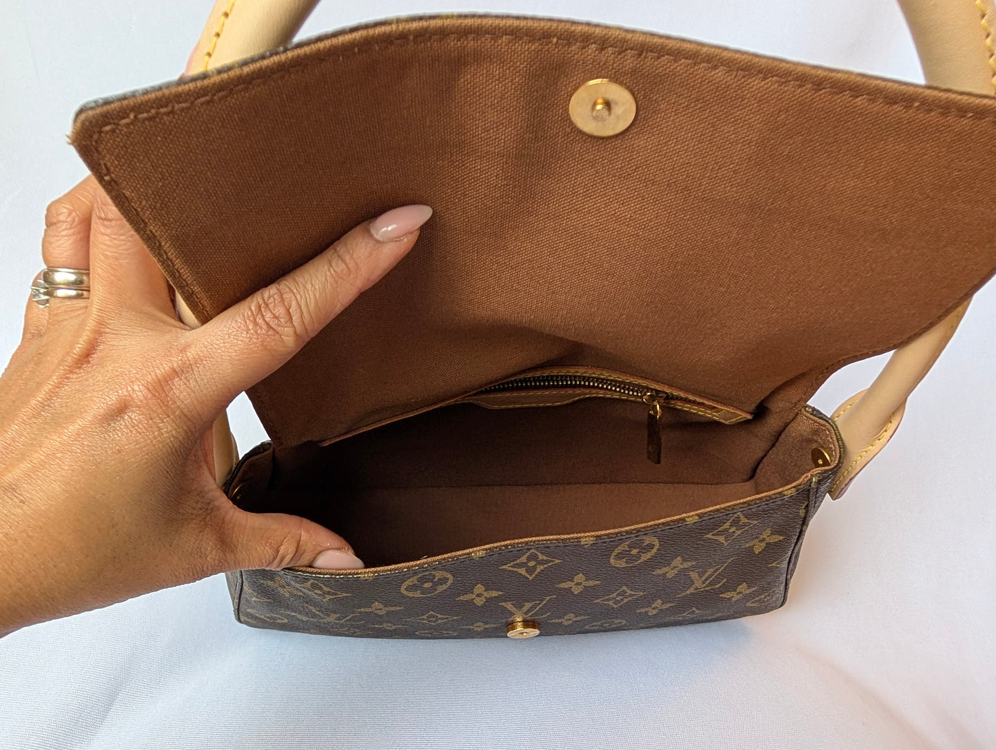 Louis Vuitton 2002 Looping PM Monogram Bag MI0092