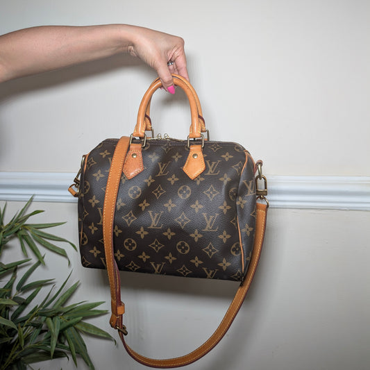 Louis Vuitton Speedy 25 Bandouliere in Monogram Canvas MB4197