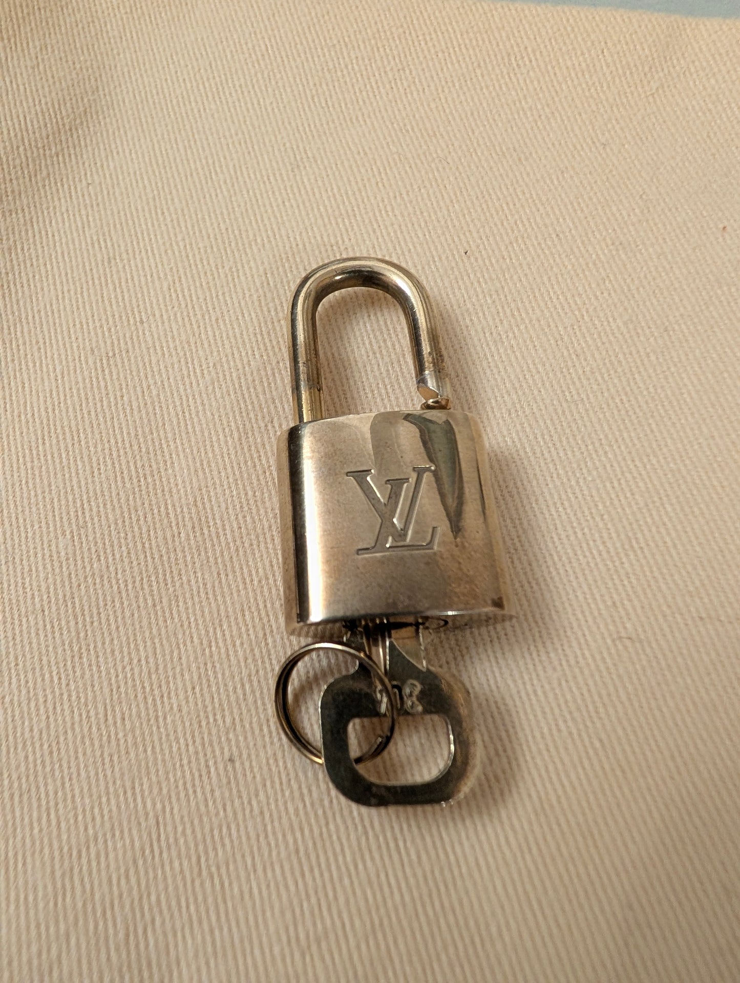 Louis Vuitton Padlock with 1 key #304
