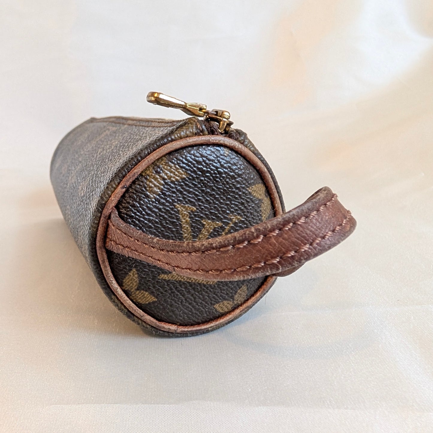 Louis Vuitton Pencil Case Trousse Ronde in Monogram Canvas 191125B19