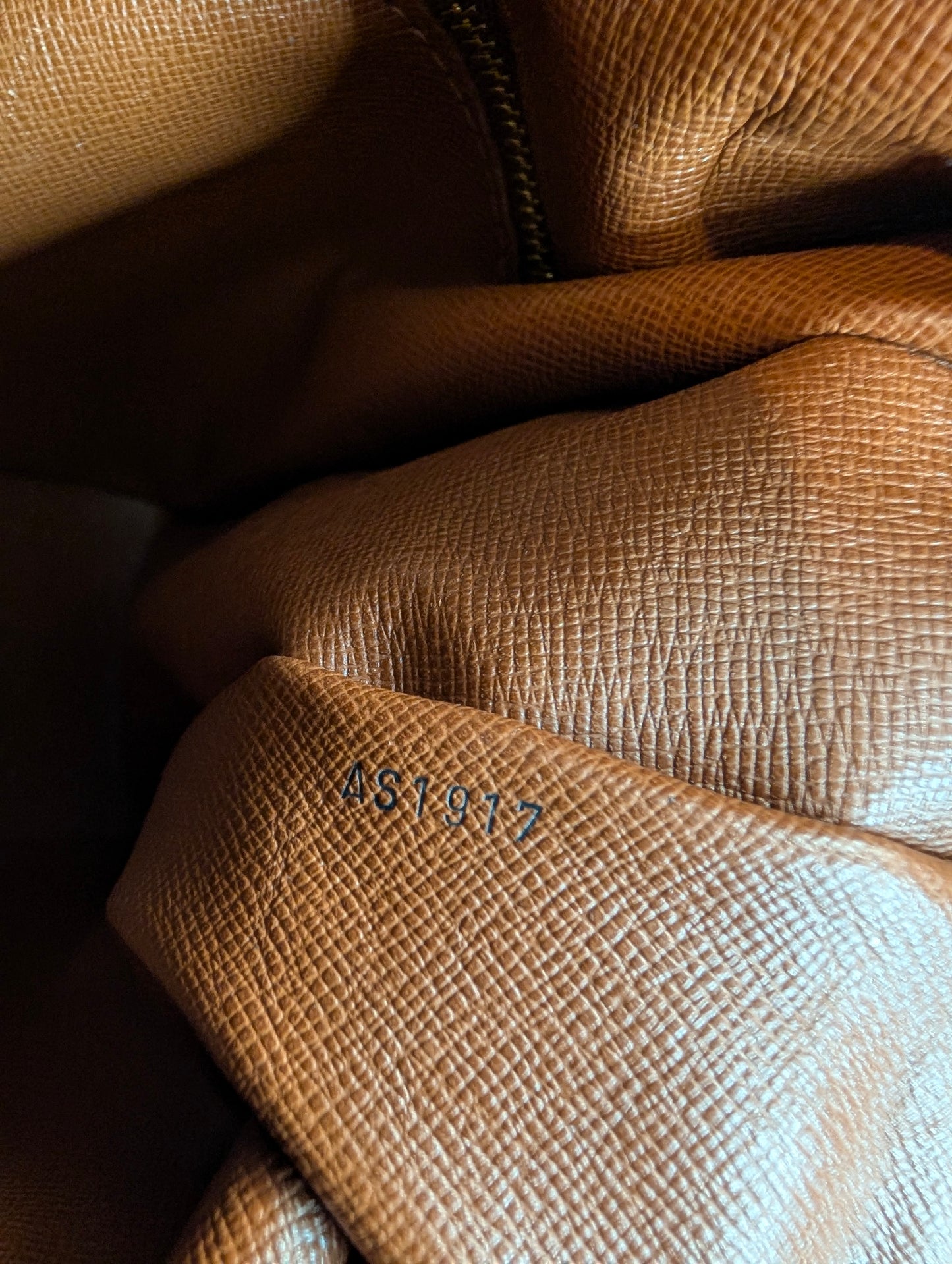 Preowned Louis Vuitton Boulogne GM Shoulder Bag in Monogram Canvas